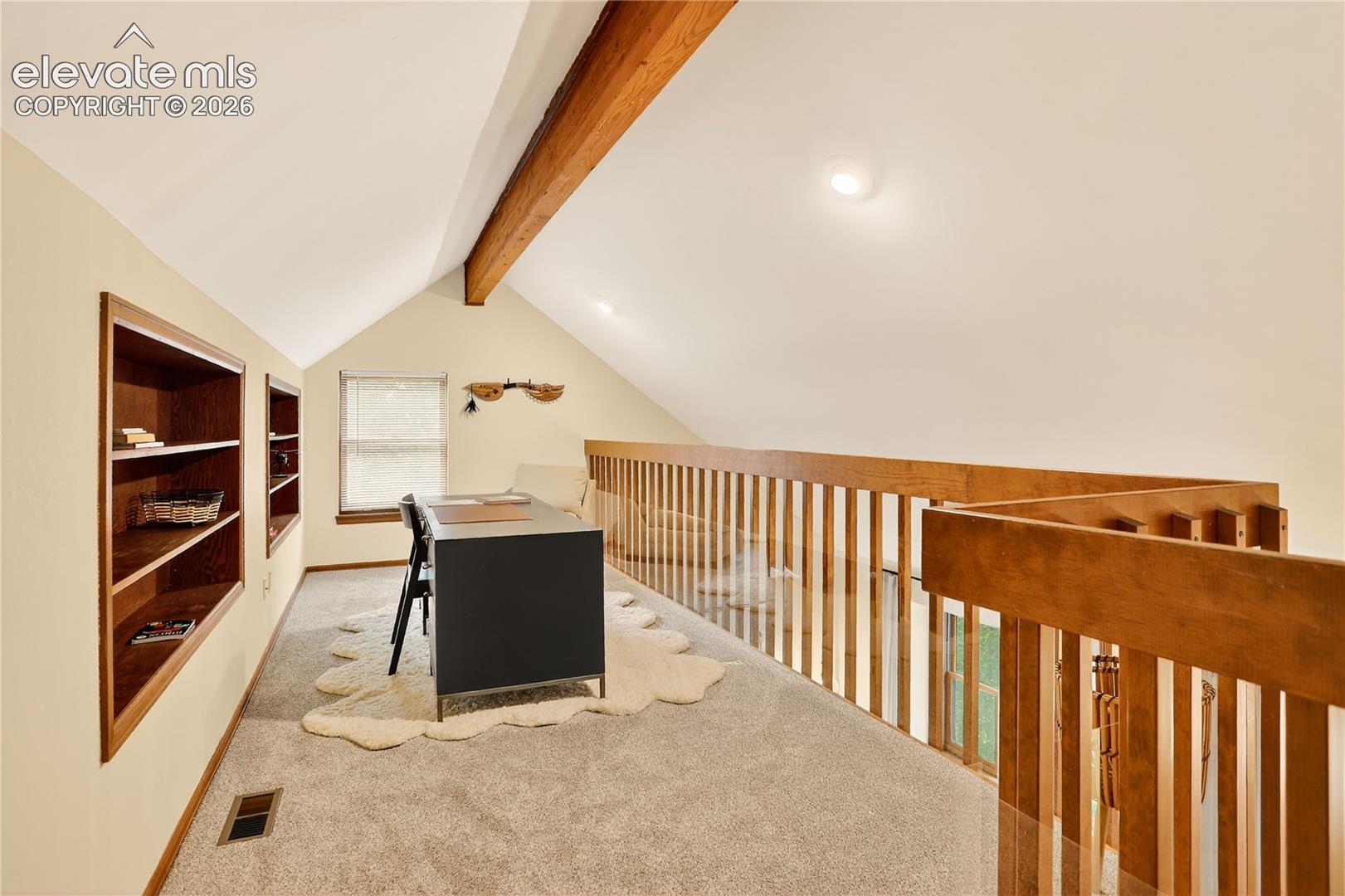 Listing photo 8 for 920 N Grey Eagle Circle