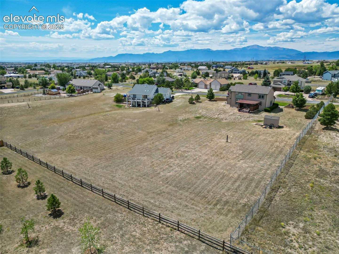 Listing photo 3 for 8965 Theriot Road