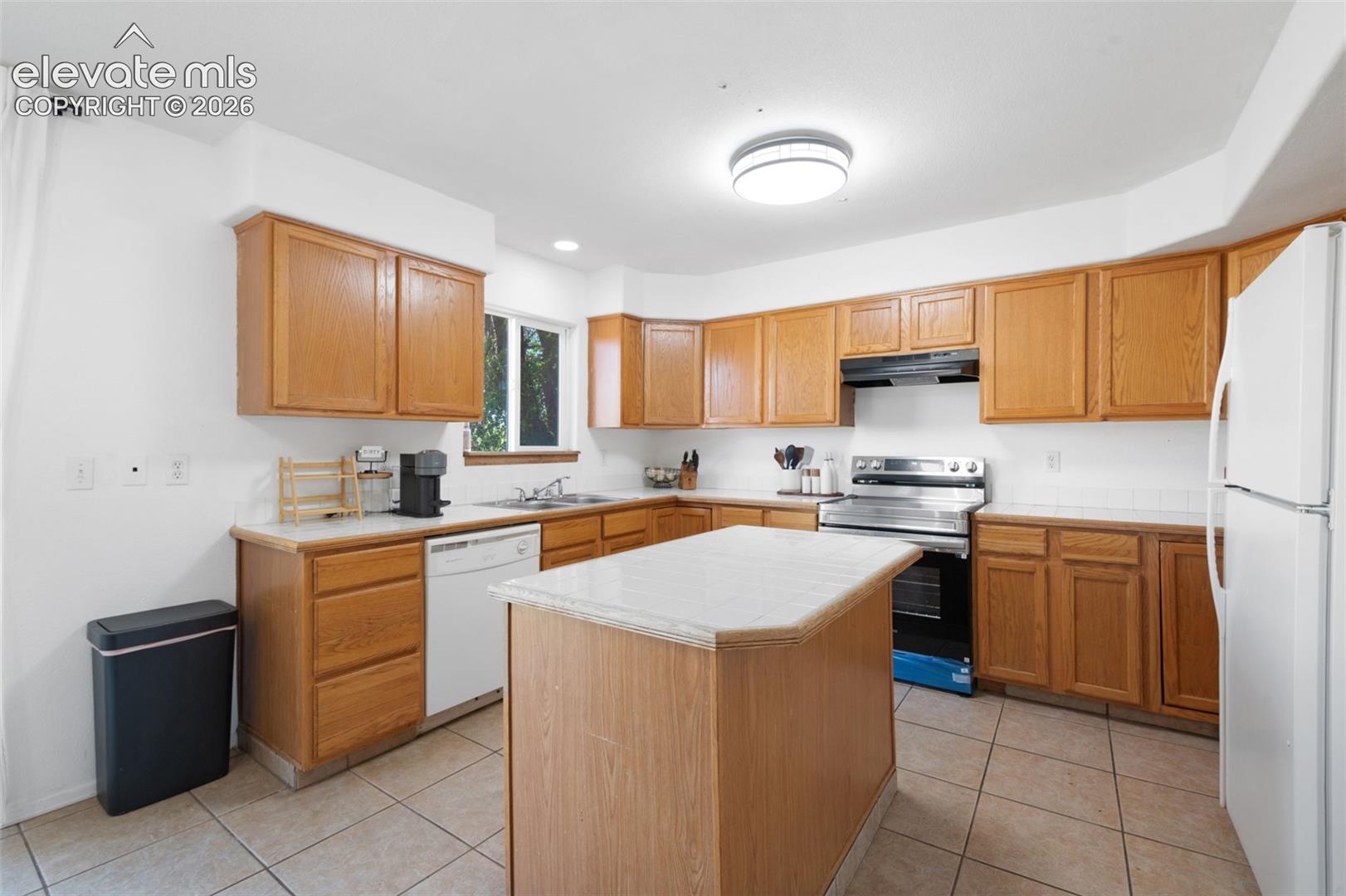Listing photo 9 for 8239 Monterey Way