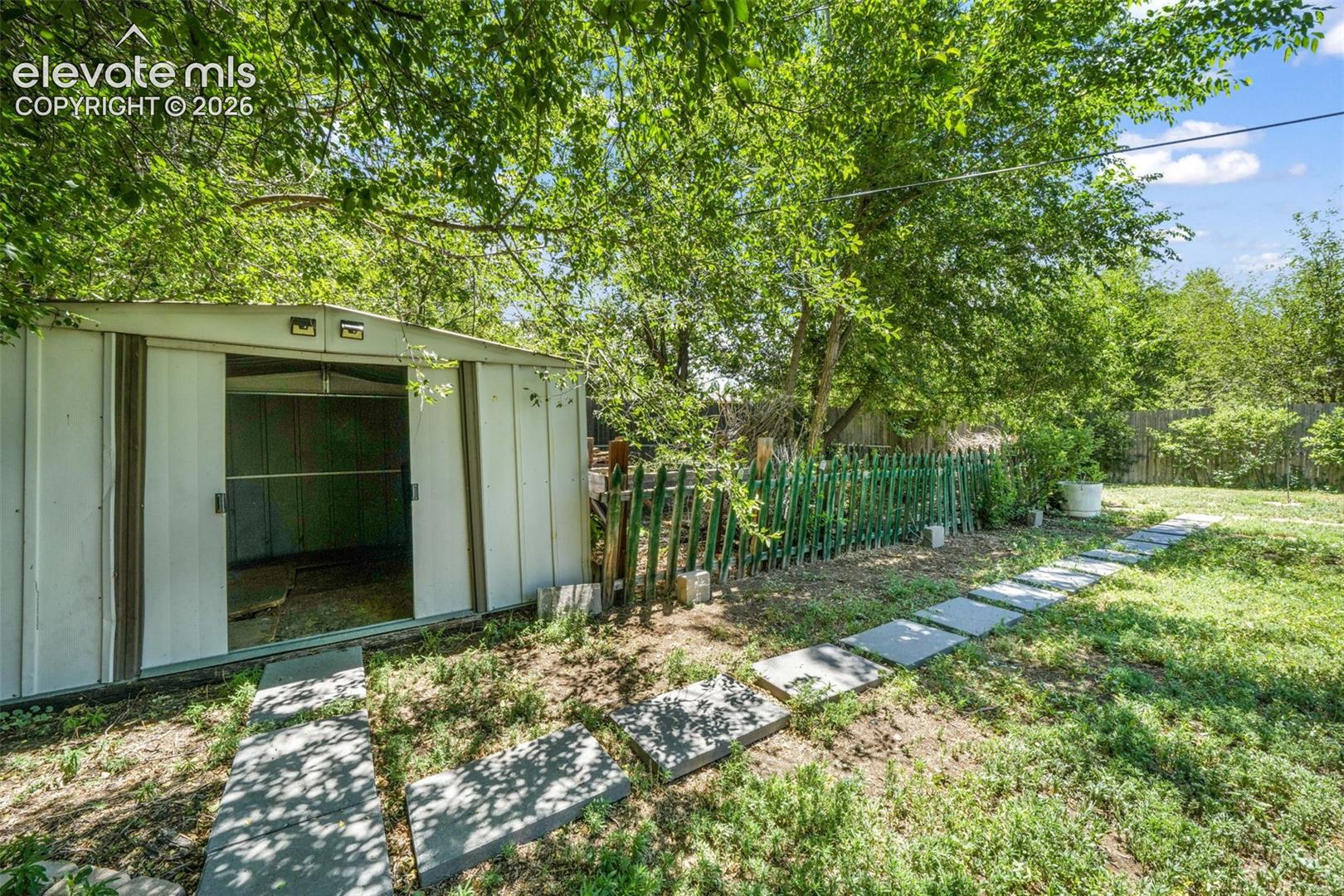 Listing photo 44 for 920 S Canosa Court