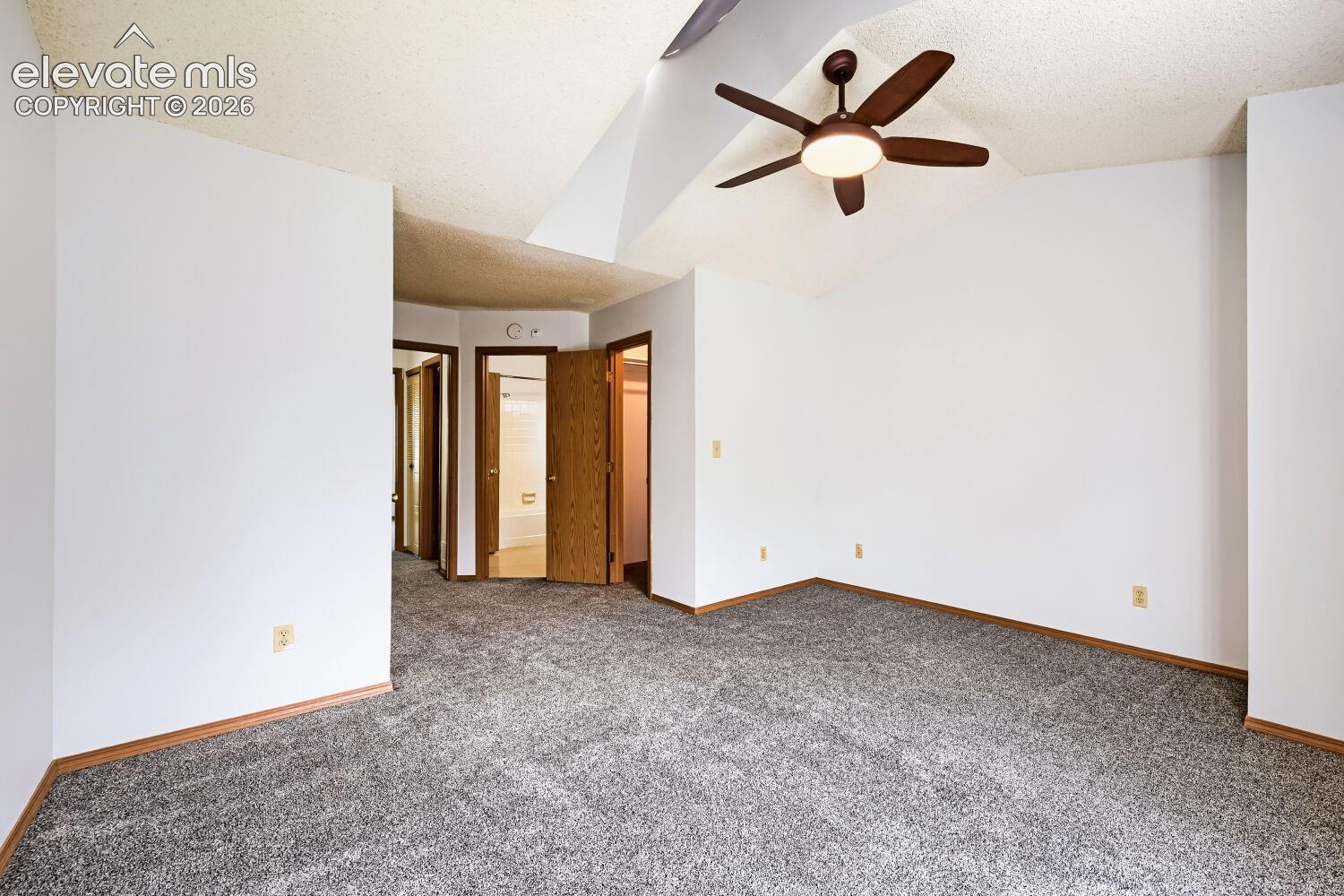 Listing photo 14 for 3515 Queen Anne Way