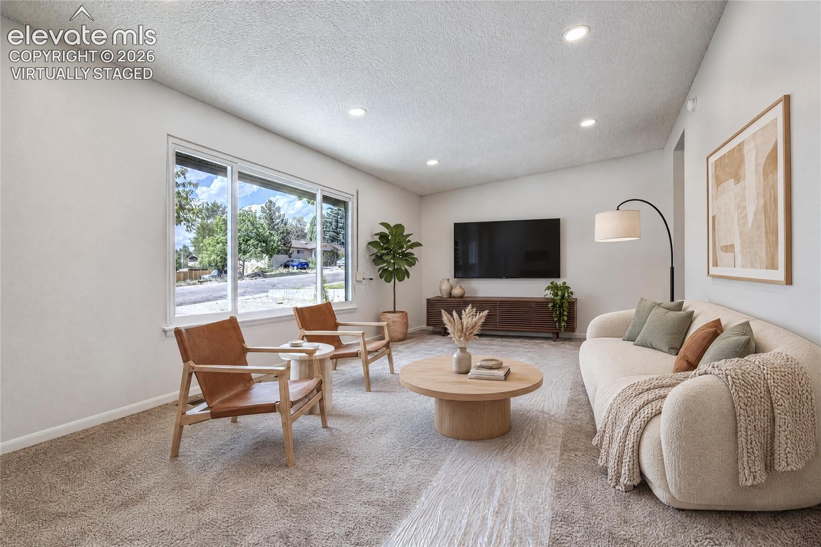 Listing photo 7 for 609 Crestridge Avenue