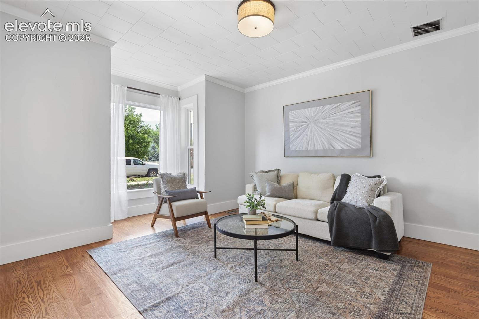 Listing photo 4 for 1812 W Pikes Peak Avenue