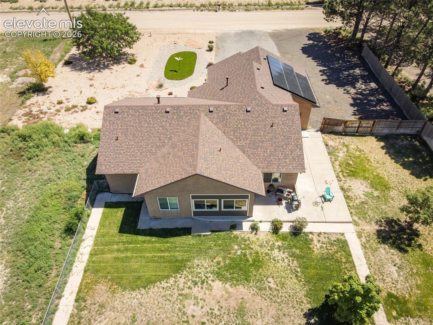 Listing photo 2 for 1615 28th Lane