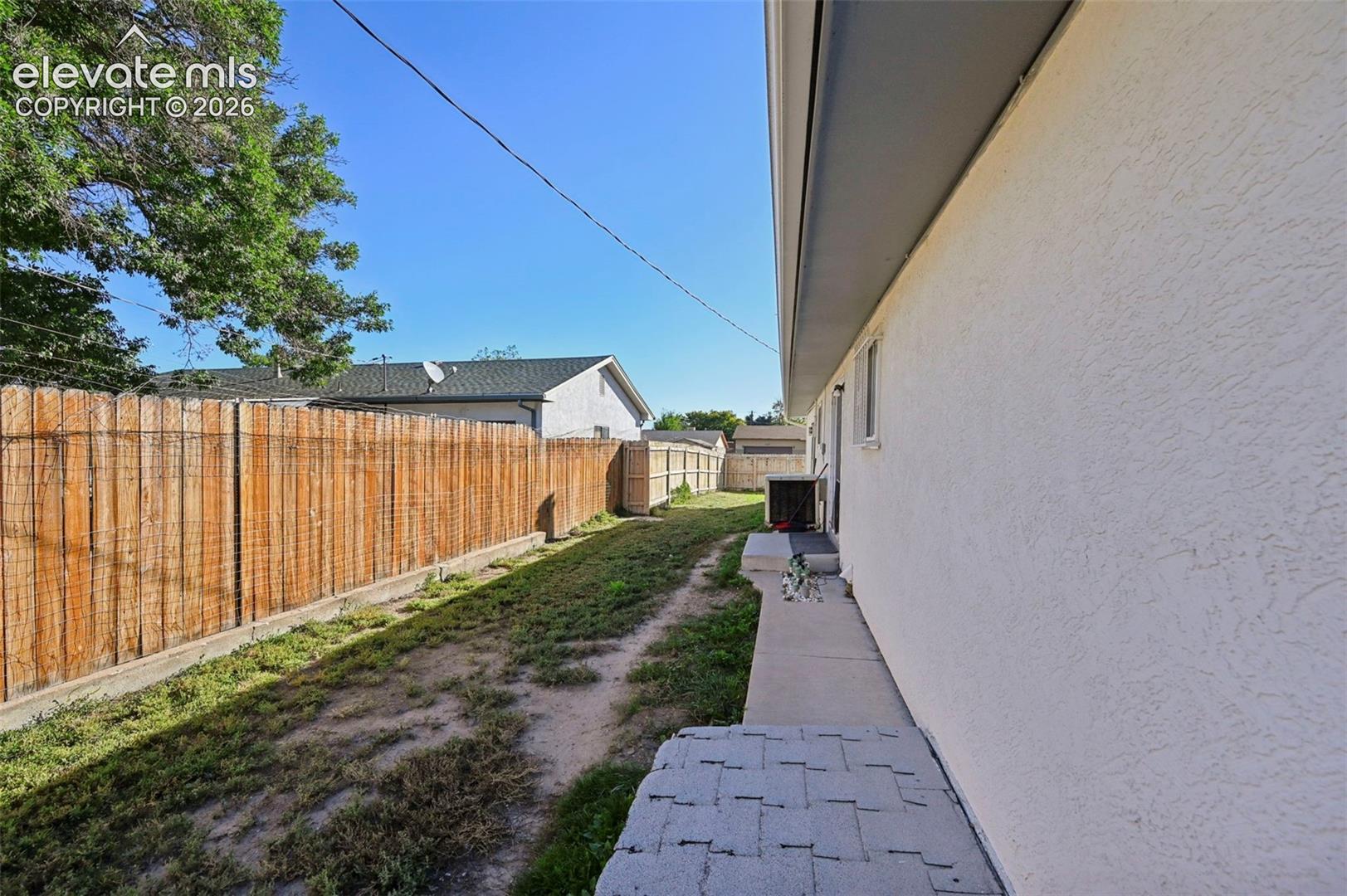 Listing photo 24 for 2041 Vinewood Lane