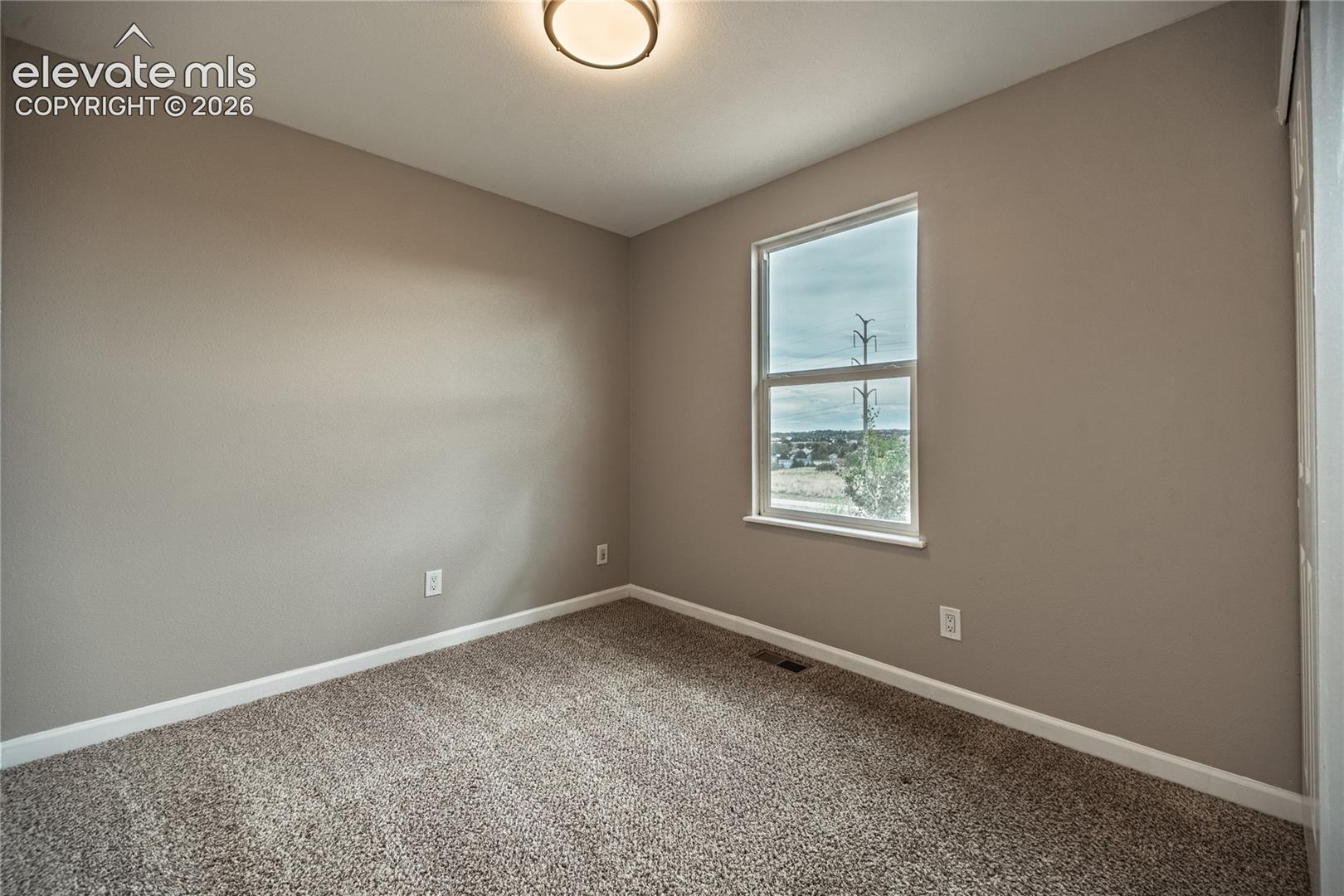 Listing photo 33 for 4325 Ramblewood Drive