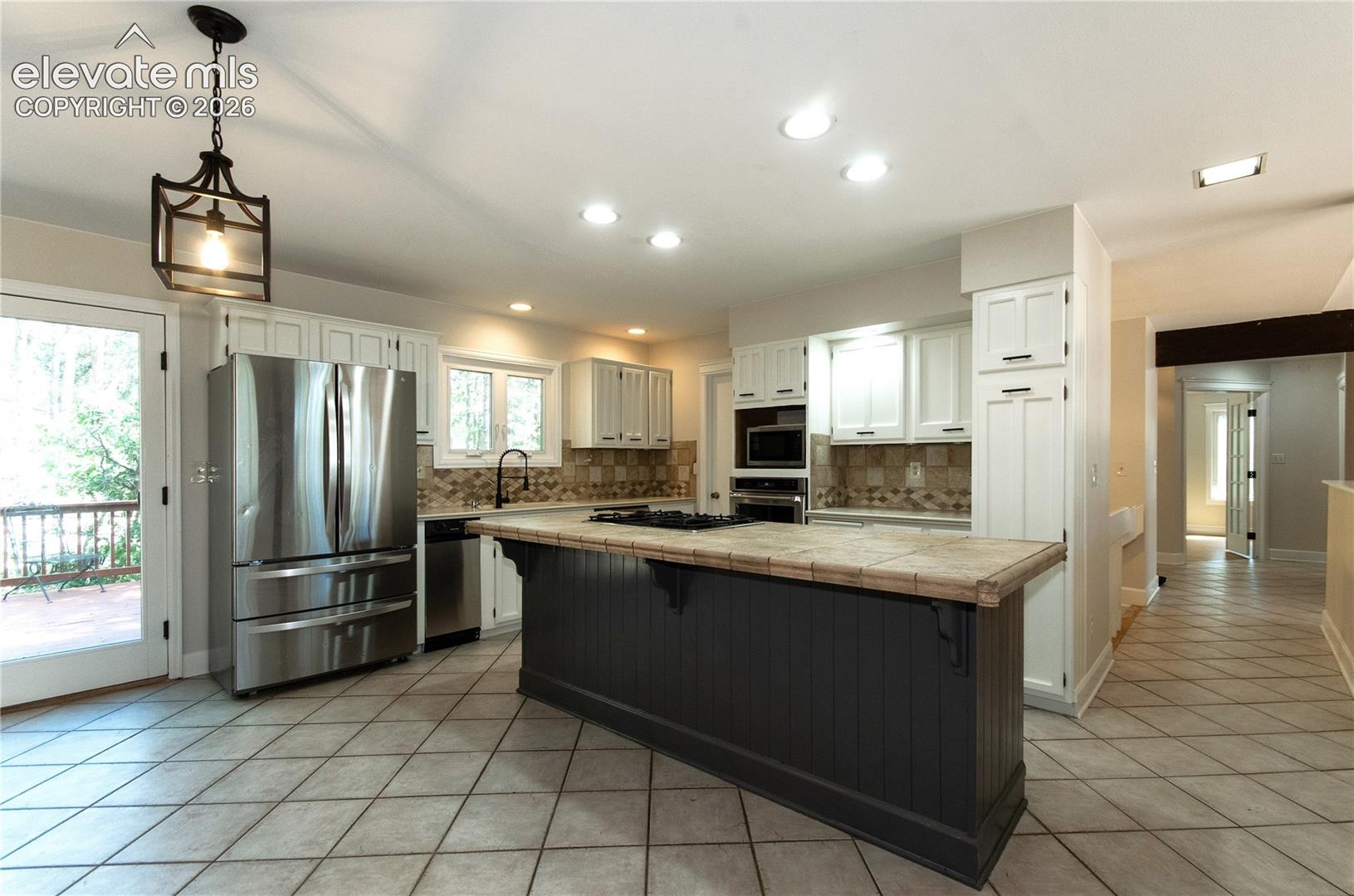 Listing photo 22 for 17360 E Caribou Drive