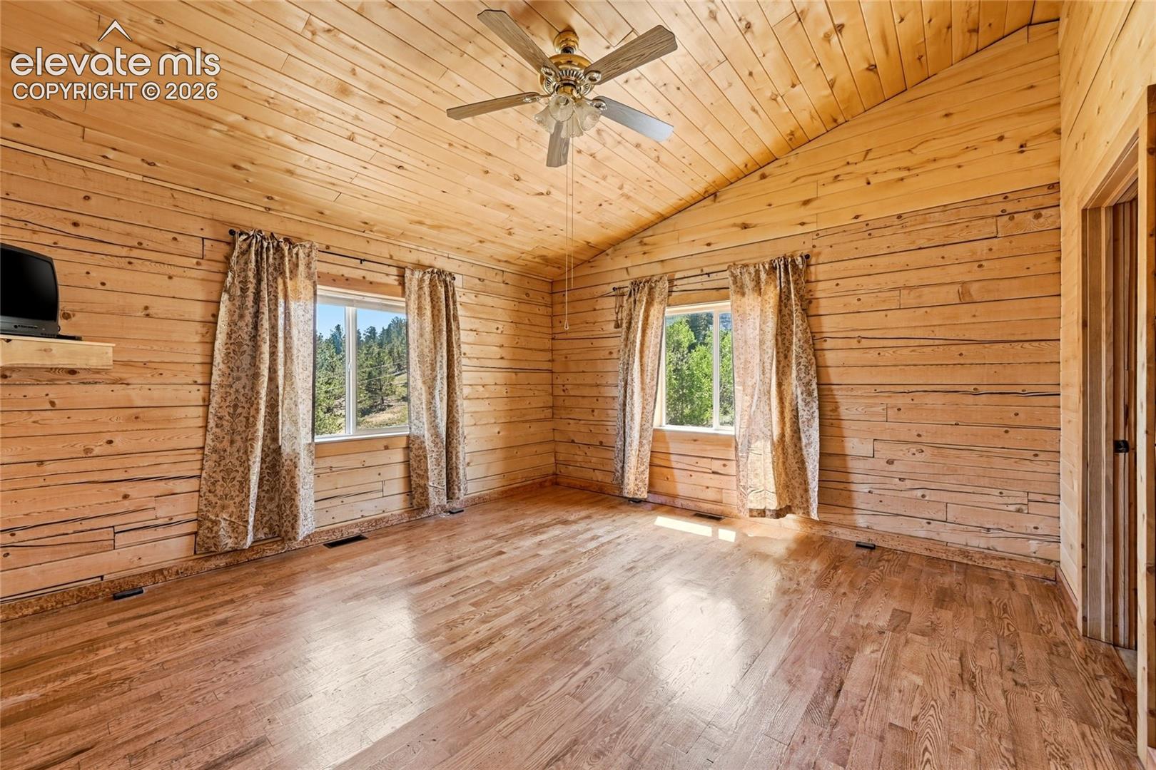 Listing photo 23 for 927 Stonehenge Drive