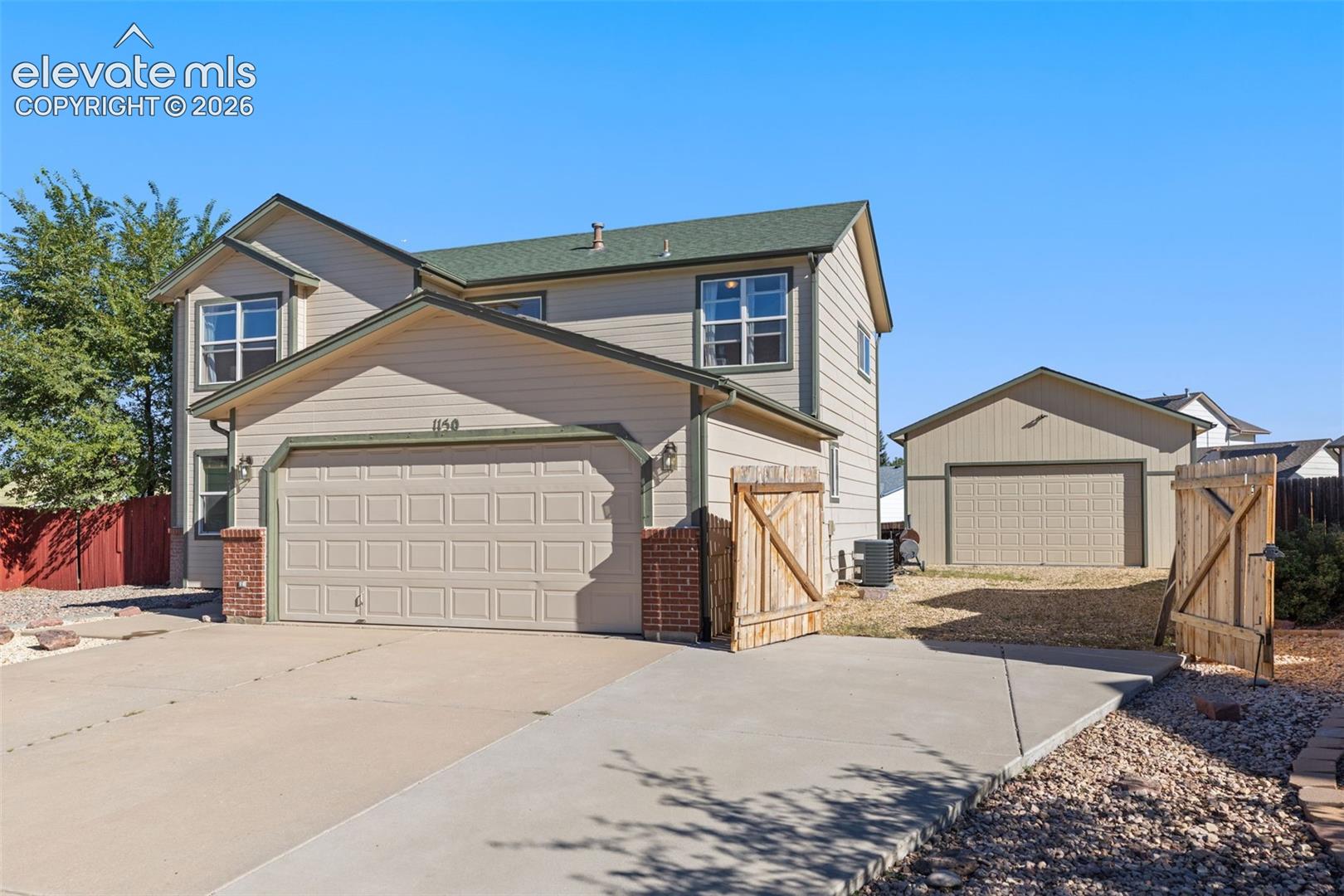 Listing photo 2 for 1150 Pipestone Court
