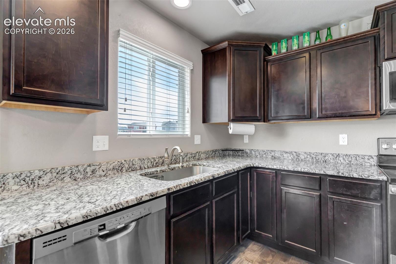 Listing photo 30 for 7548 Benecia Drive