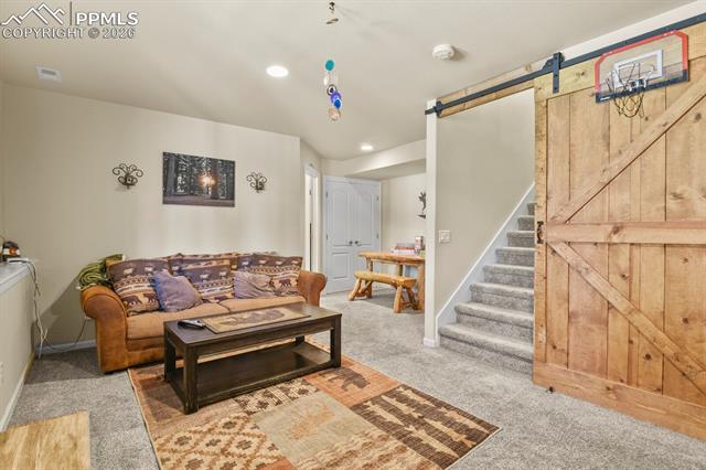 Listing photo 18 for 600 Spruce Street