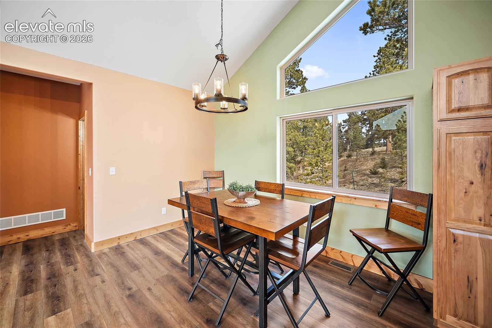 Listing photo 7 for 367 Cottonwood Lake Drive