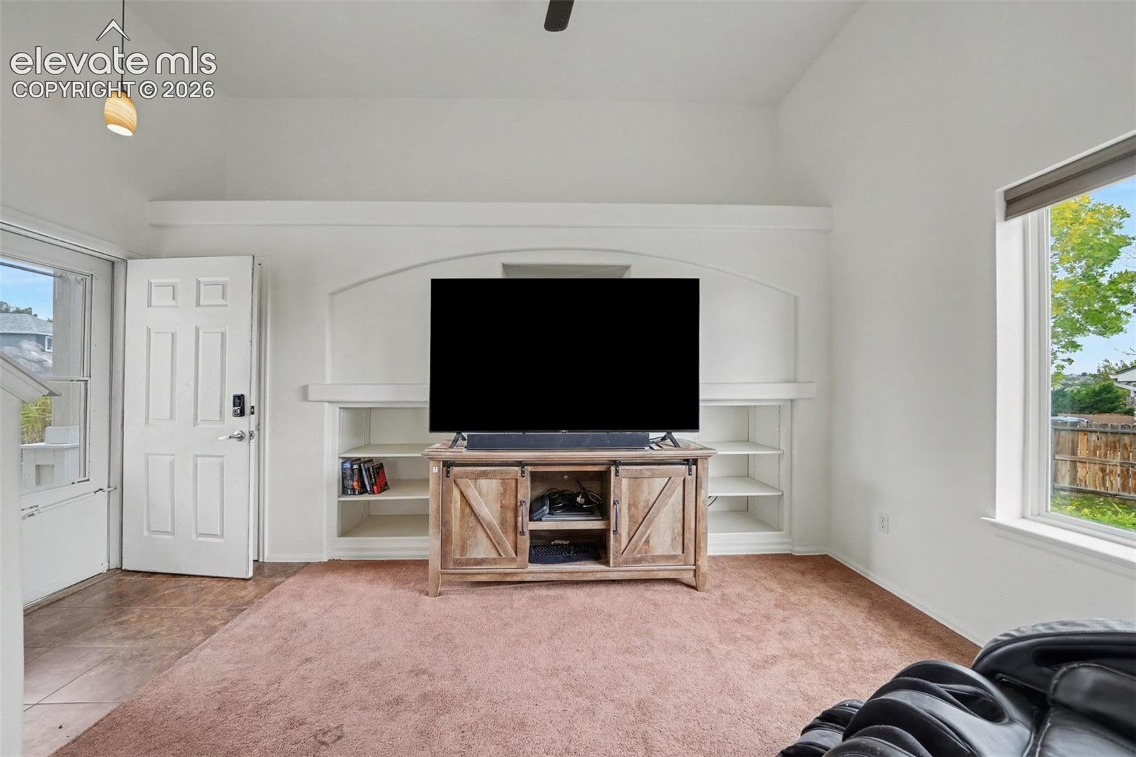 Listing photo 10 for 912 Legend Oak Drive