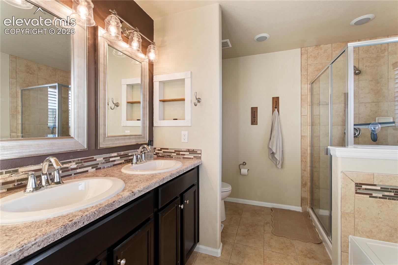 Listing photo 14 for 7886 Wagonwood Place