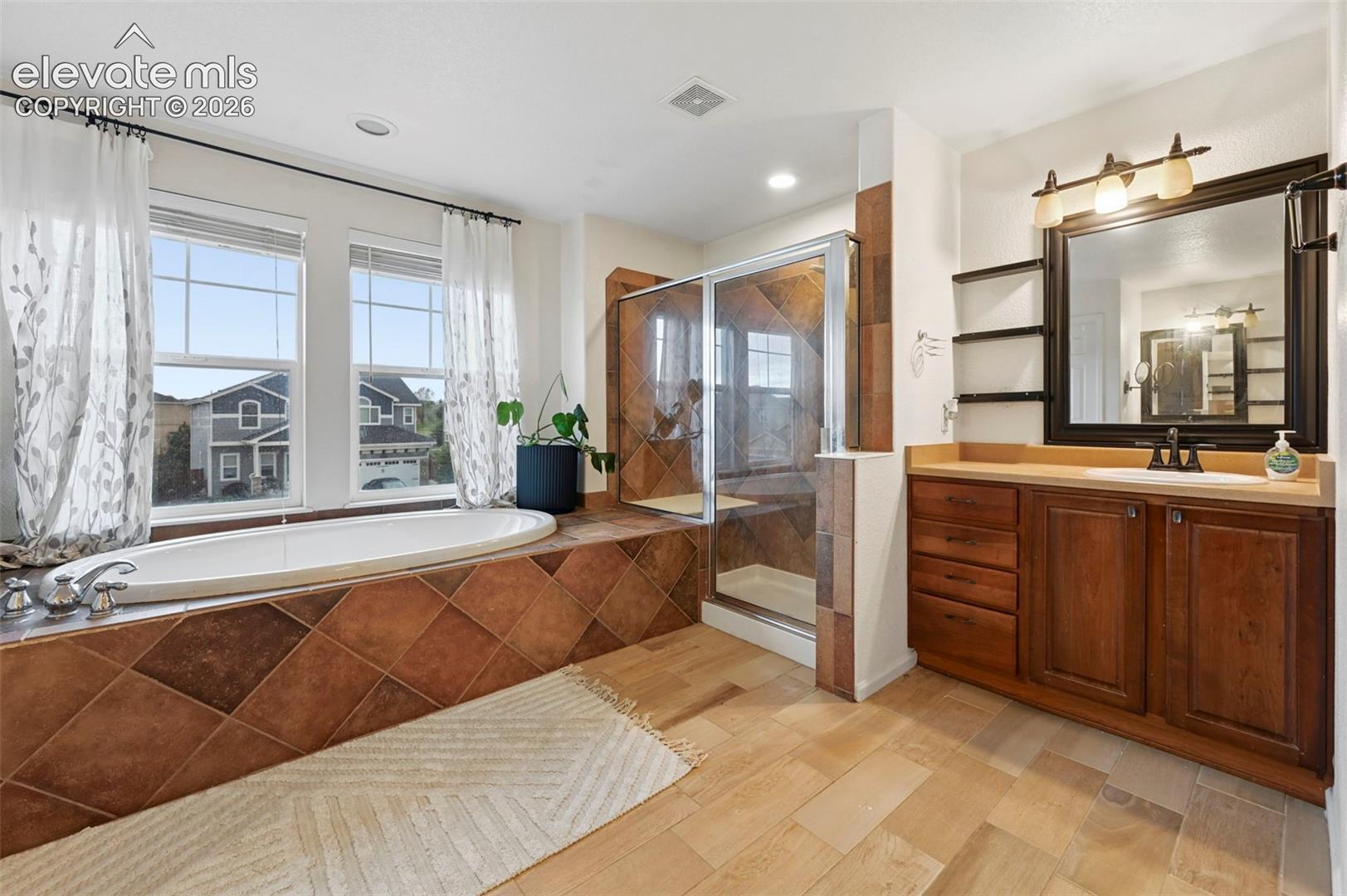 Listing photo 24 for 10813 White Sands Court