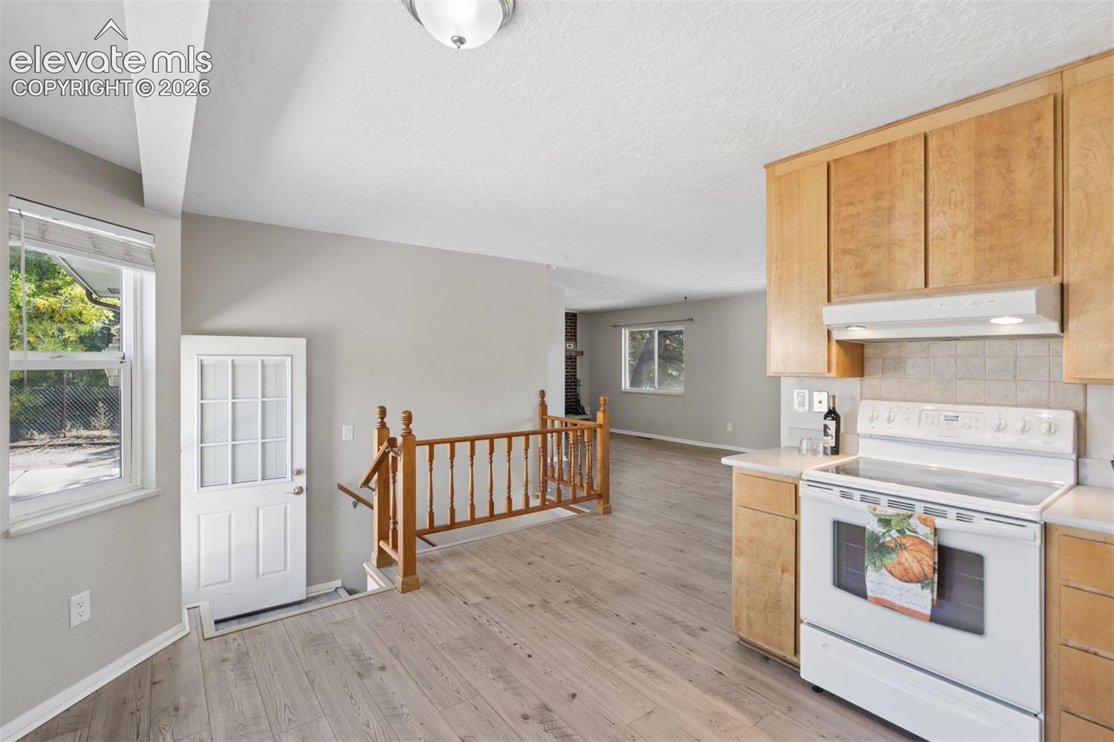 Listing photo 10 for 408 Elmwood Drive