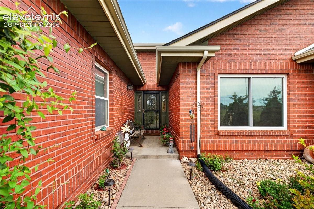 Listing photo 2 for 55739 E Apache Place