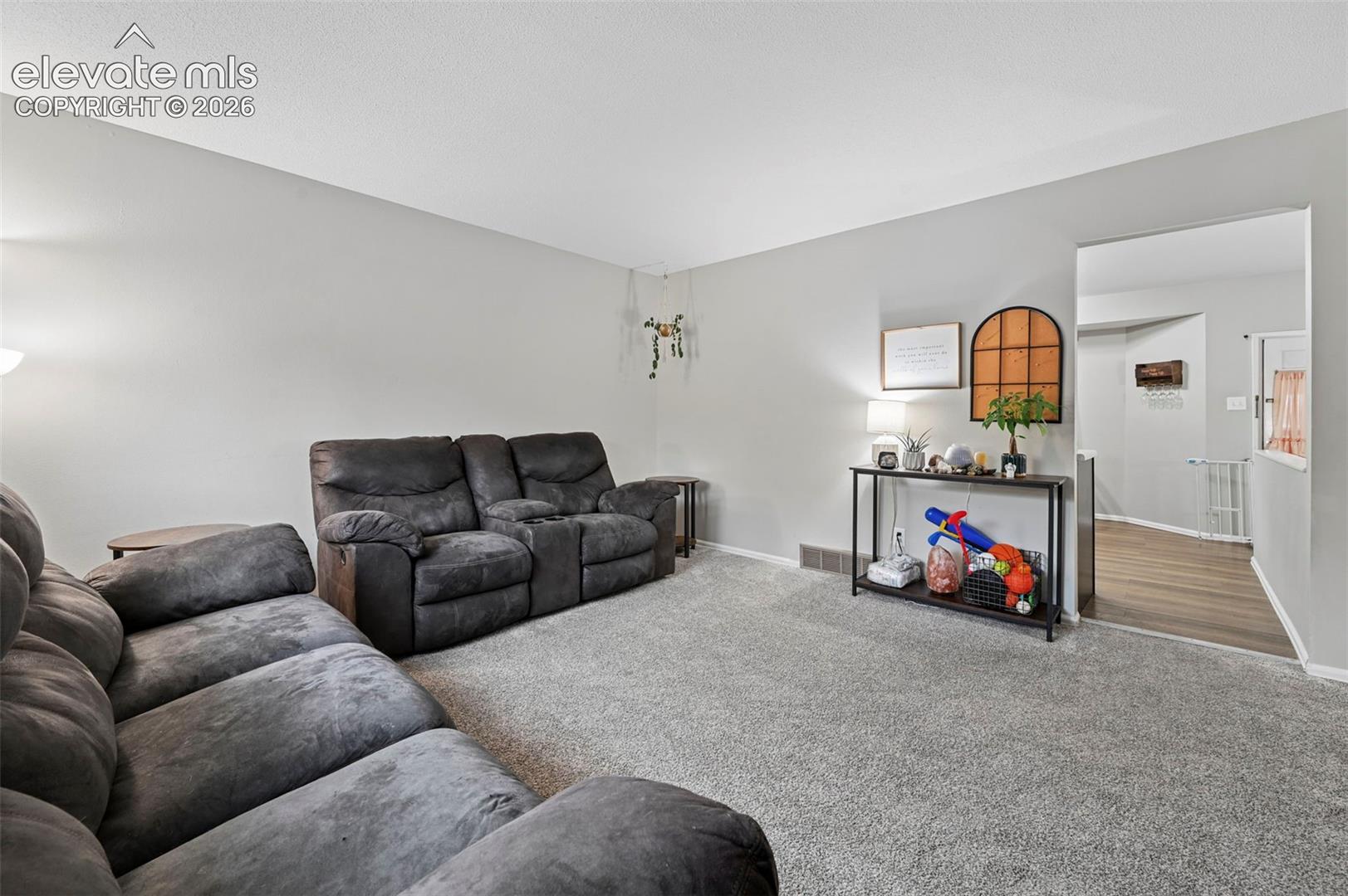 Listing photo 4 for 4615 Palmer Park Boulevard