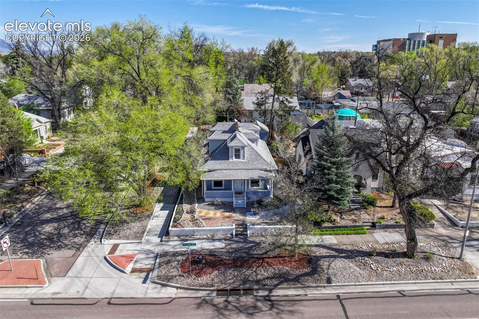 Listing photo 4 for 1302 E Platte Avenue