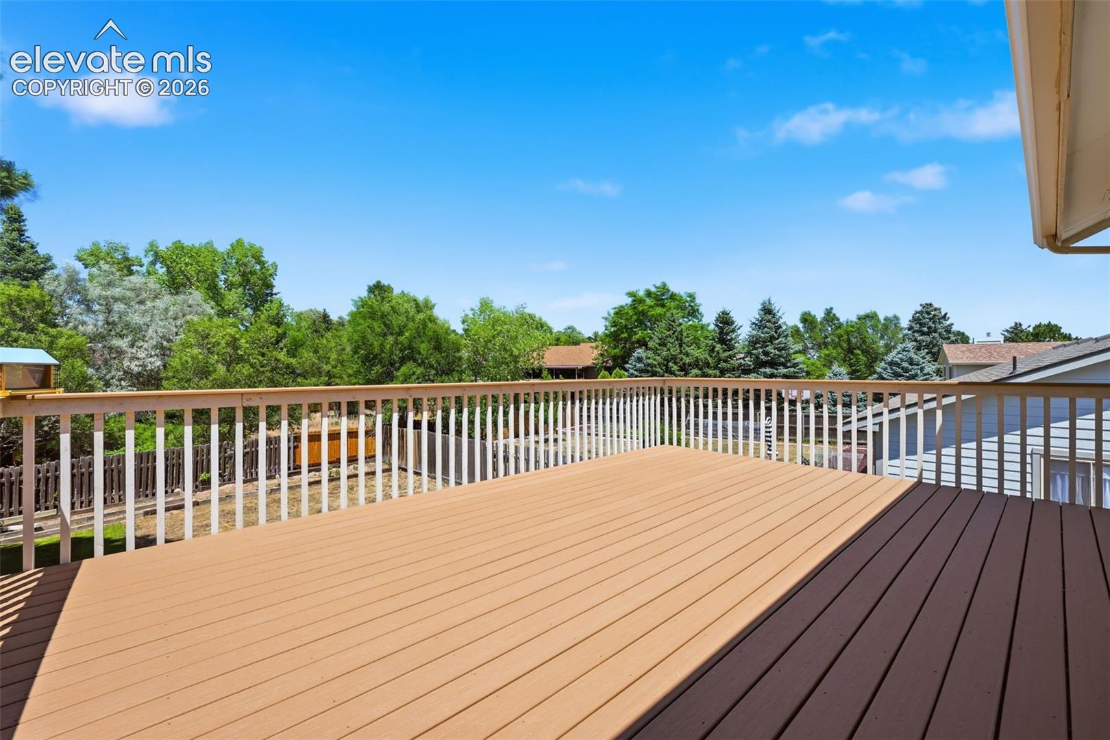 Listing photo 7 for 780 Bayfield Drive