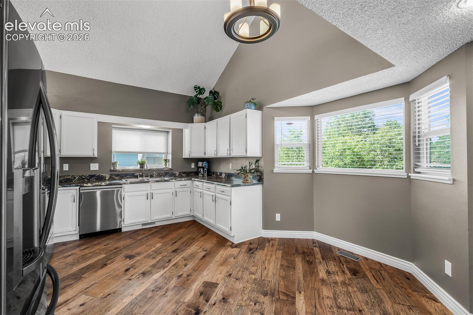 Listing photo 11 for 7810 Conifer Drive