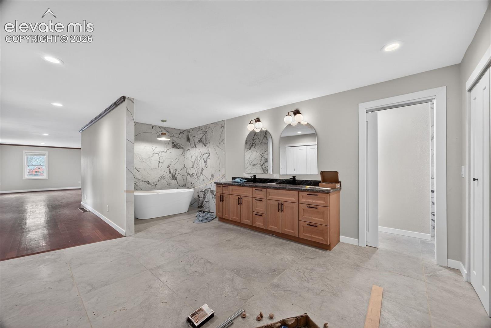 Listing photo 14 for 4180 S Monaco Parkway