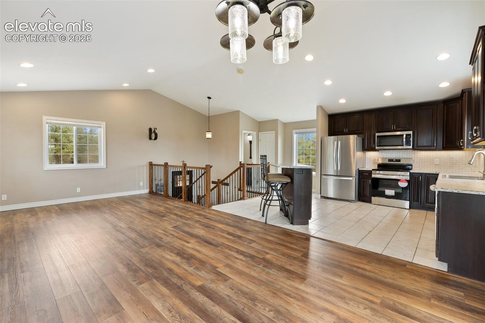 Listing photo 8 for 127 Carlton Circle