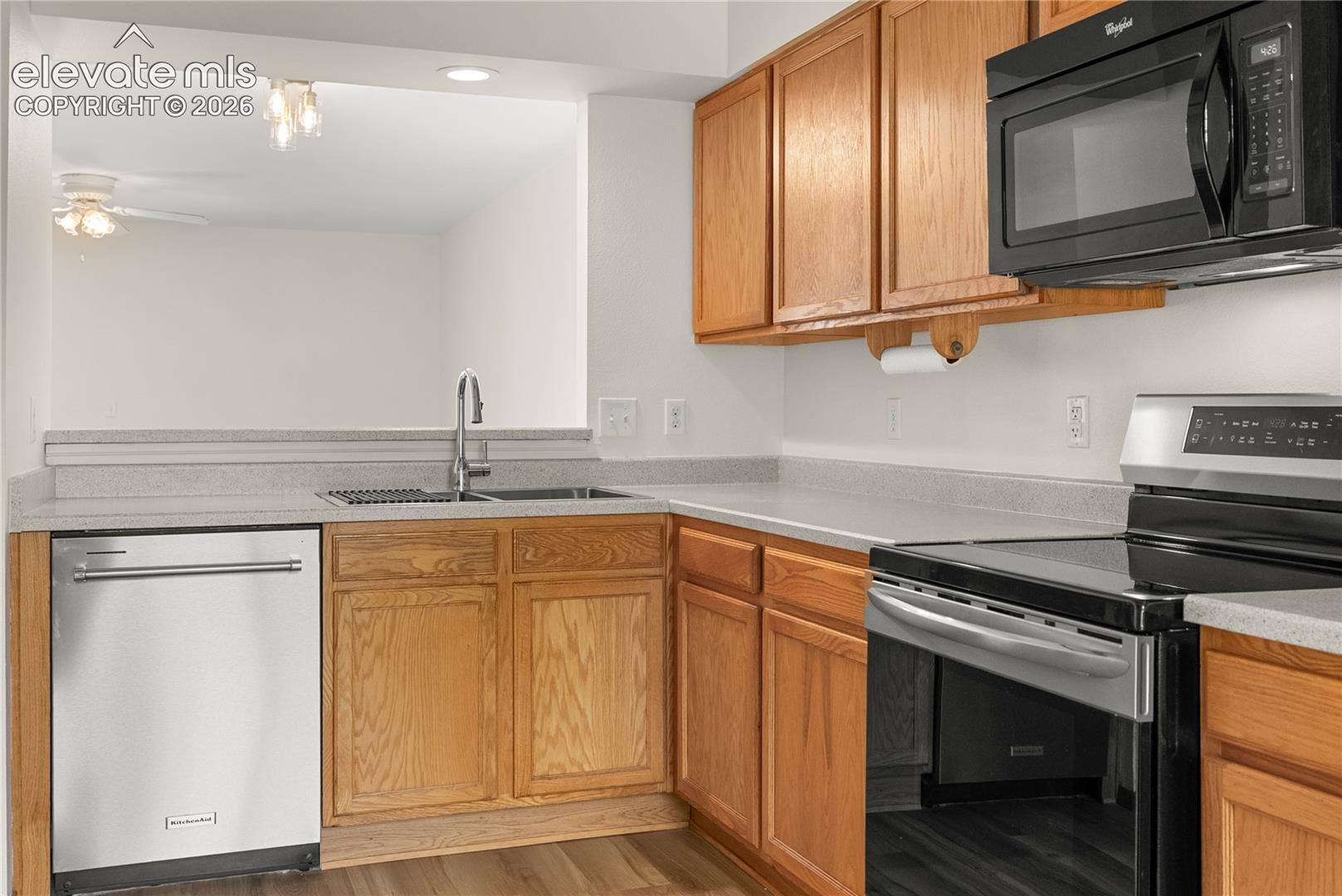 Listing photo 8 for 890 N Candlestar Loop
