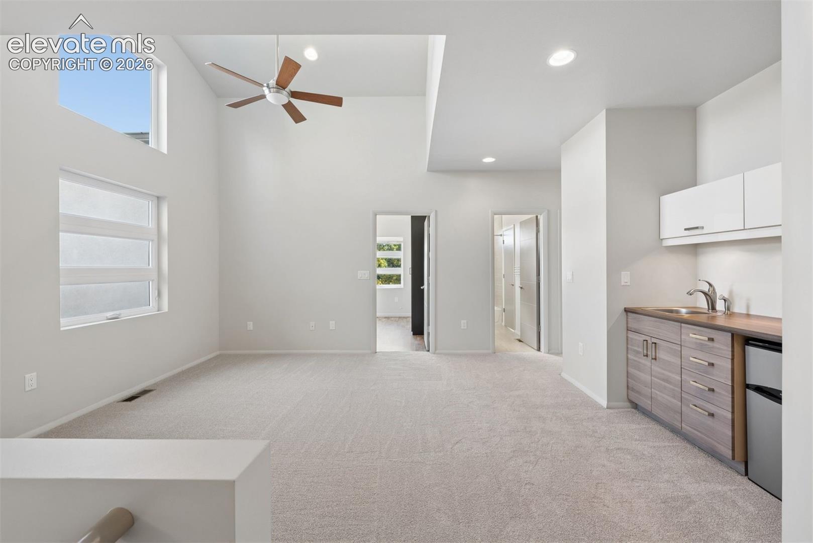 Listing photo 25 for 815 W Jefferson Street