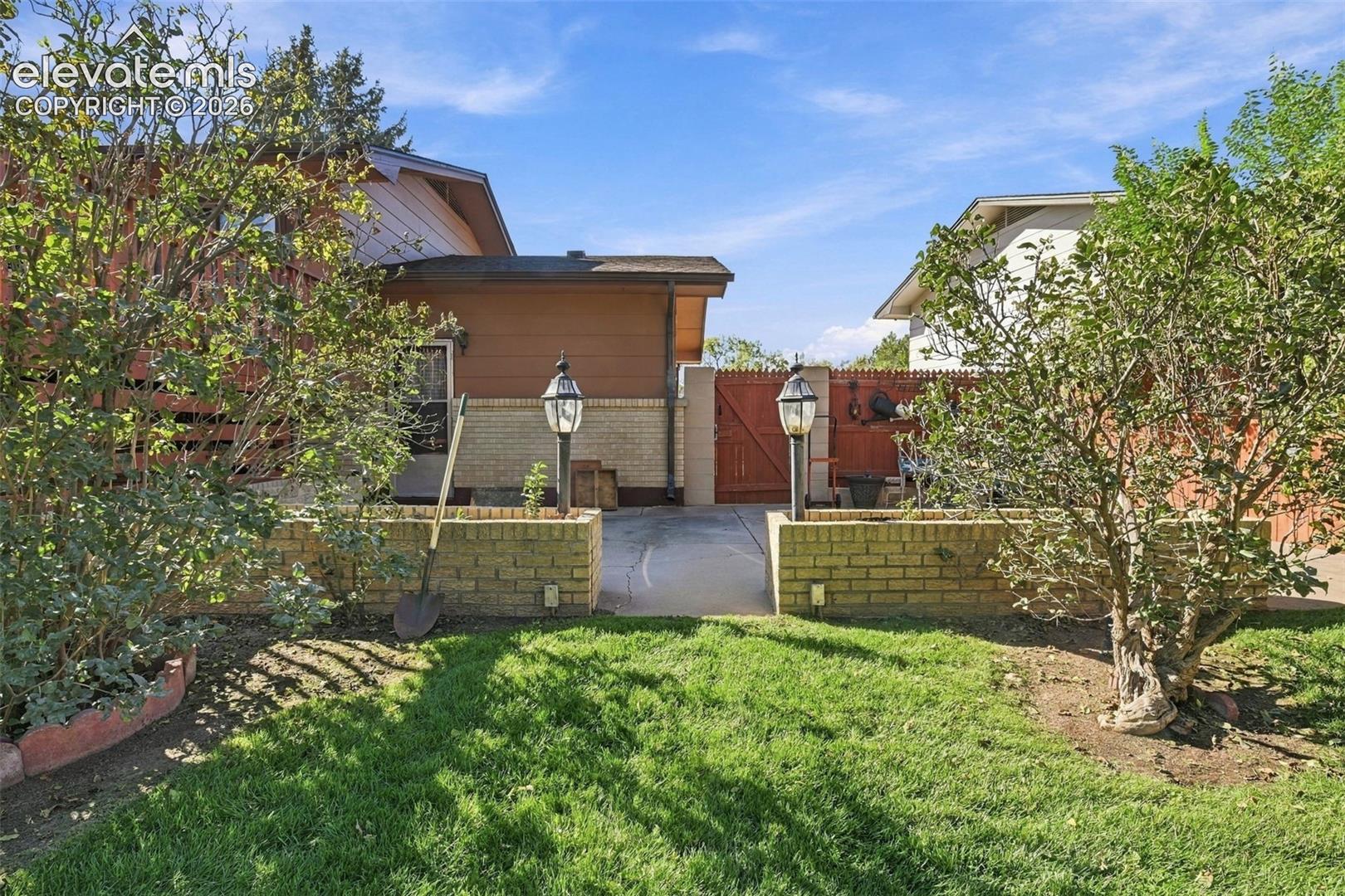 Listing photo 40 for 319 Fairfax Street