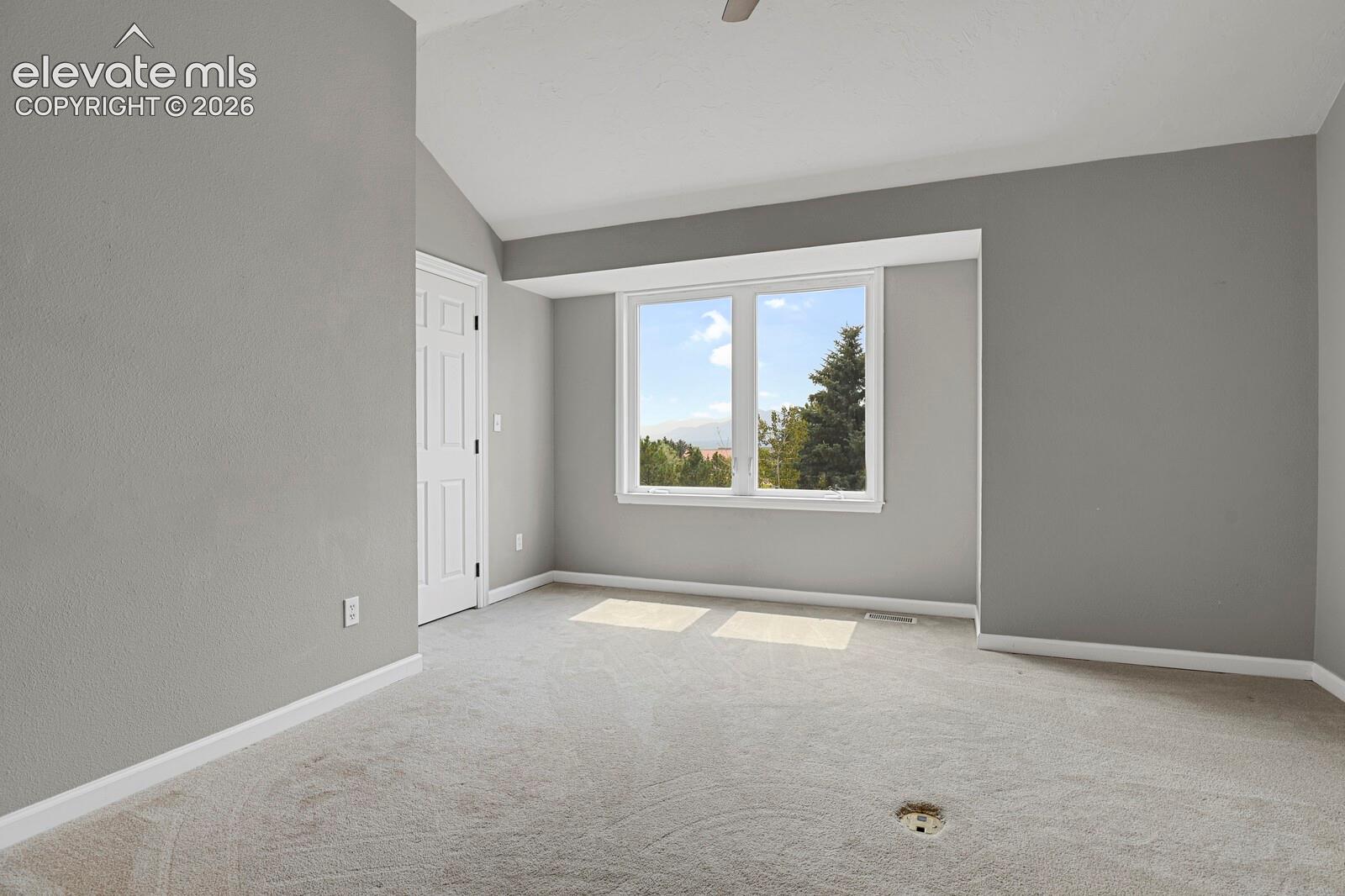Listing photo 19 for 916 W Caribou Drive