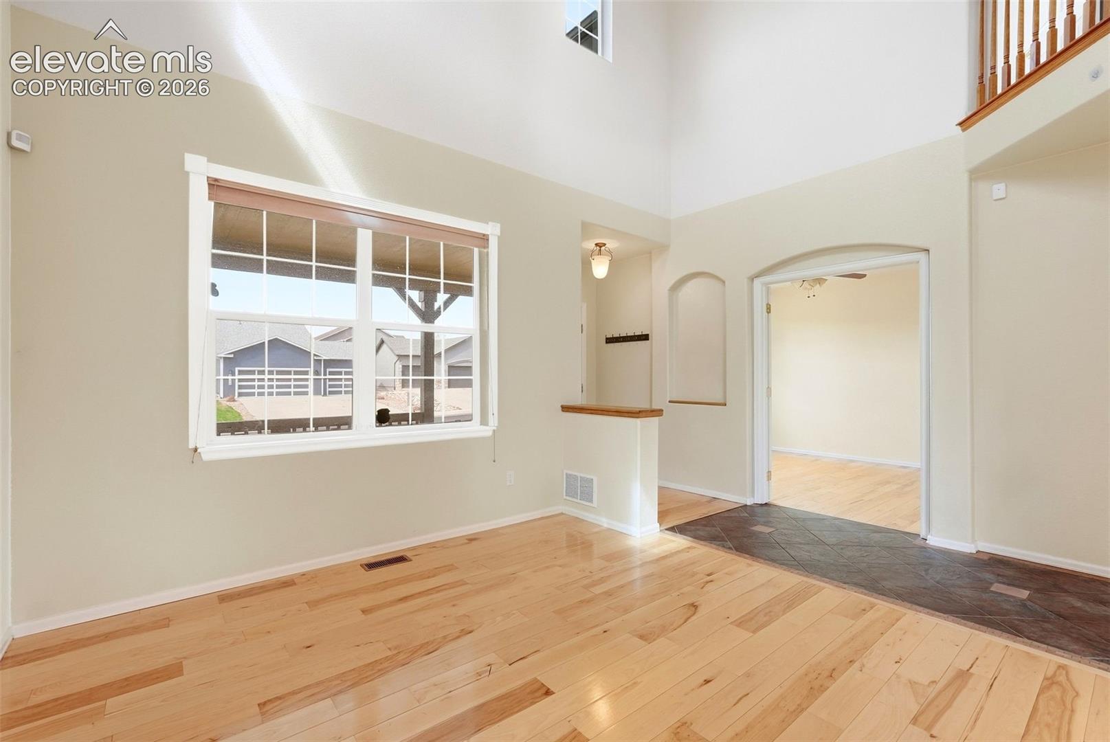 Listing photo 6 for 8931 Oakmont Road