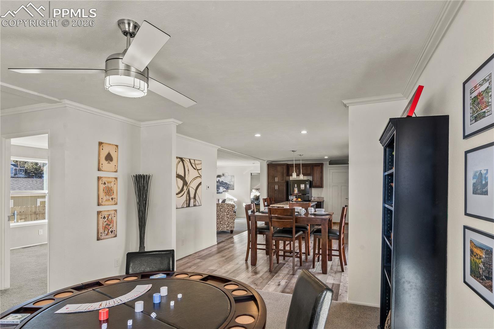 Listing photo 3 for 525 Carr Avenue