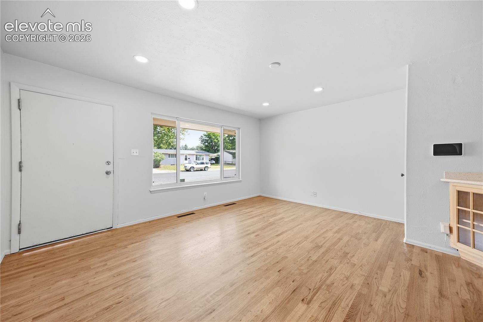 Listing photo 7 for 2826 Jon Street
