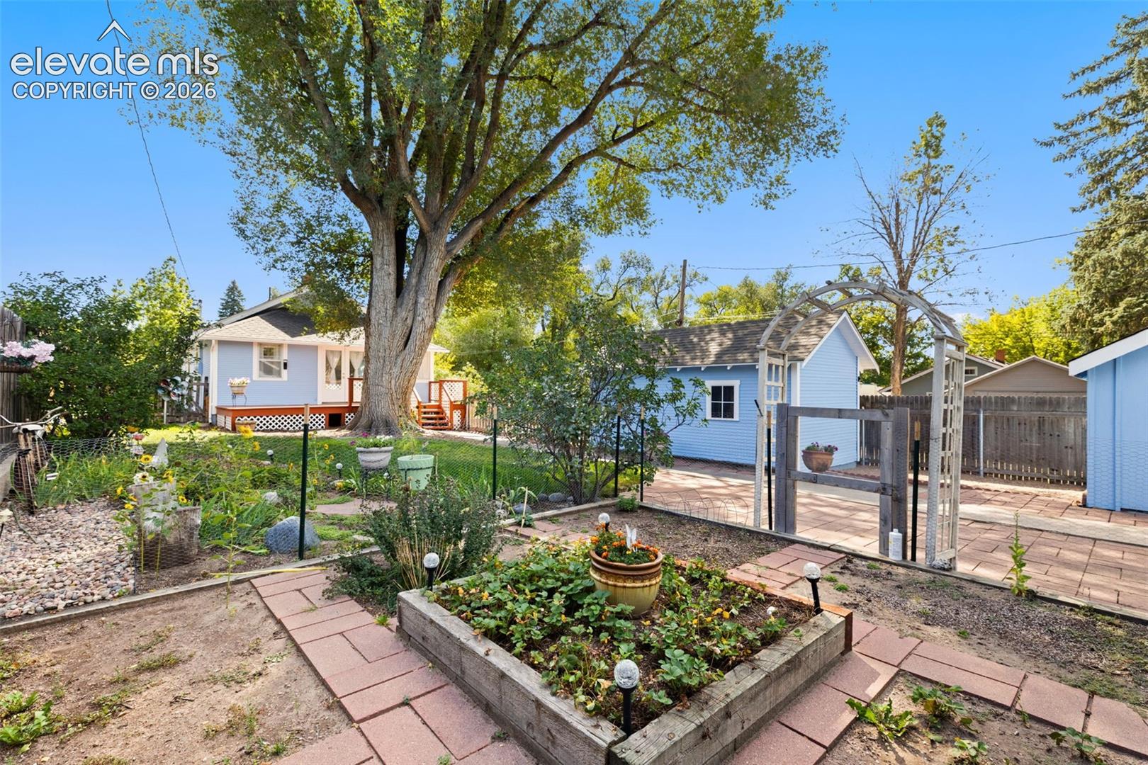 Listing photo 23 for 514 Custer Avenue