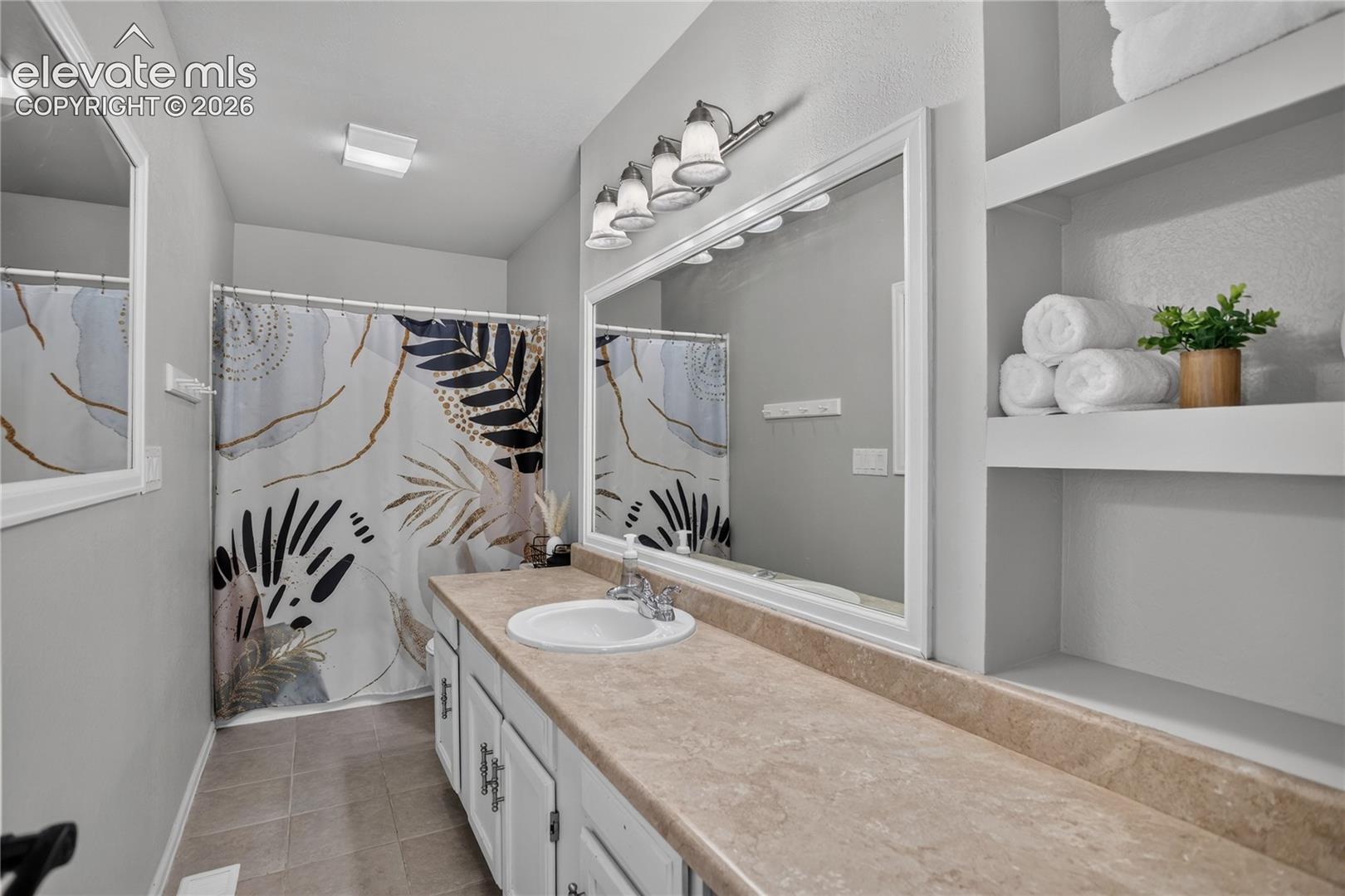 Listing photo 11 for 2250 Heathercrest Drive