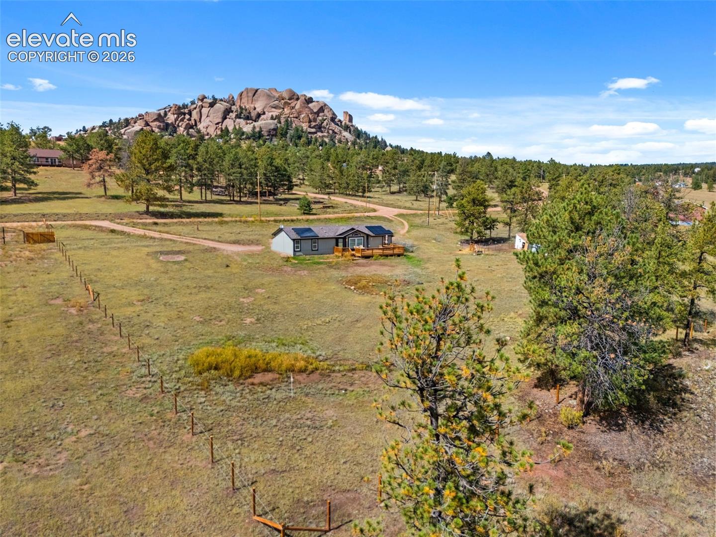 Listing photo 25 for 464 Hackamore Drive