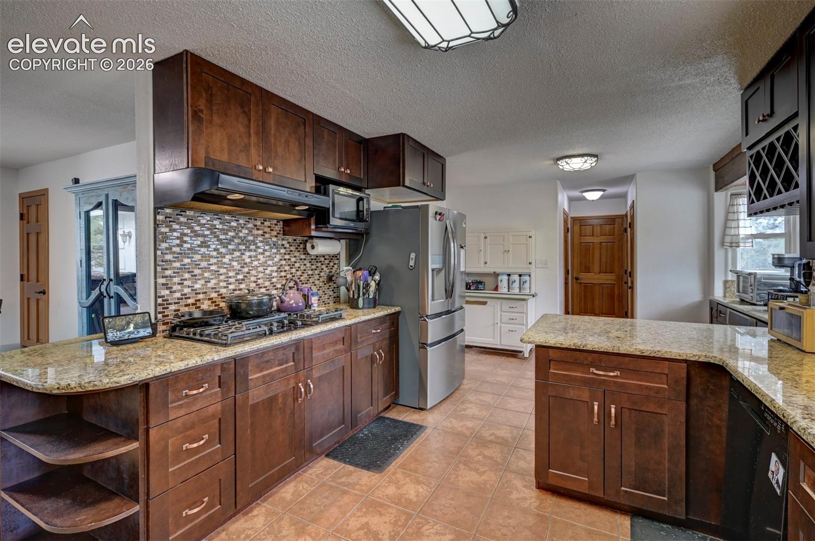 Listing photo 11 for 8170 Valli-Farm Road