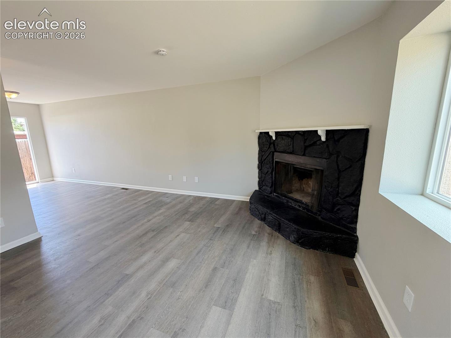 Listing photo 2 for 3075 Starlight Circle