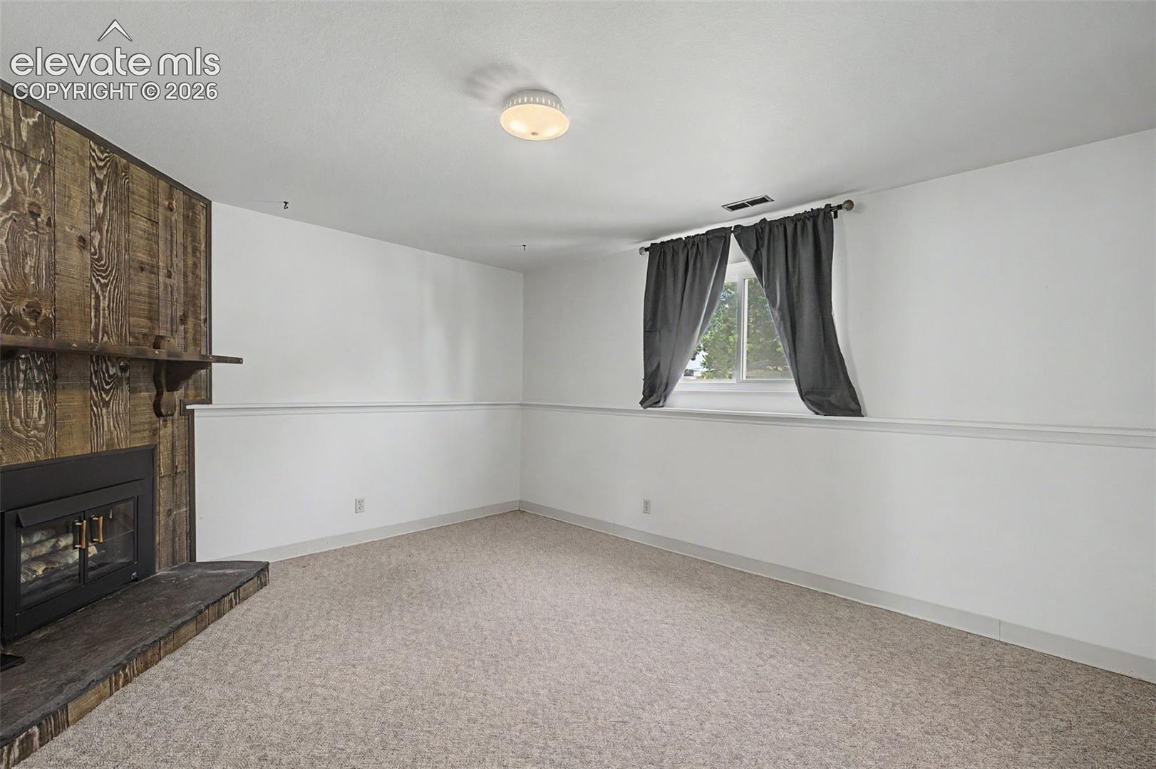 Listing photo 35 for 712 Lansing Drive