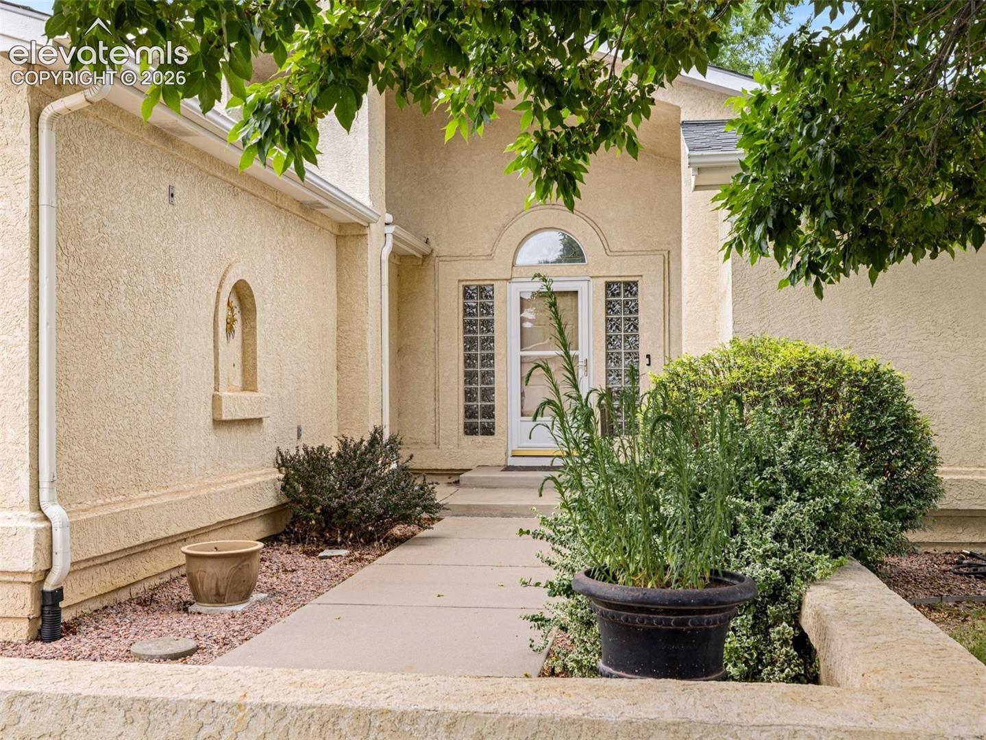 Listing photo 2 for 10 Brave Eagle Court