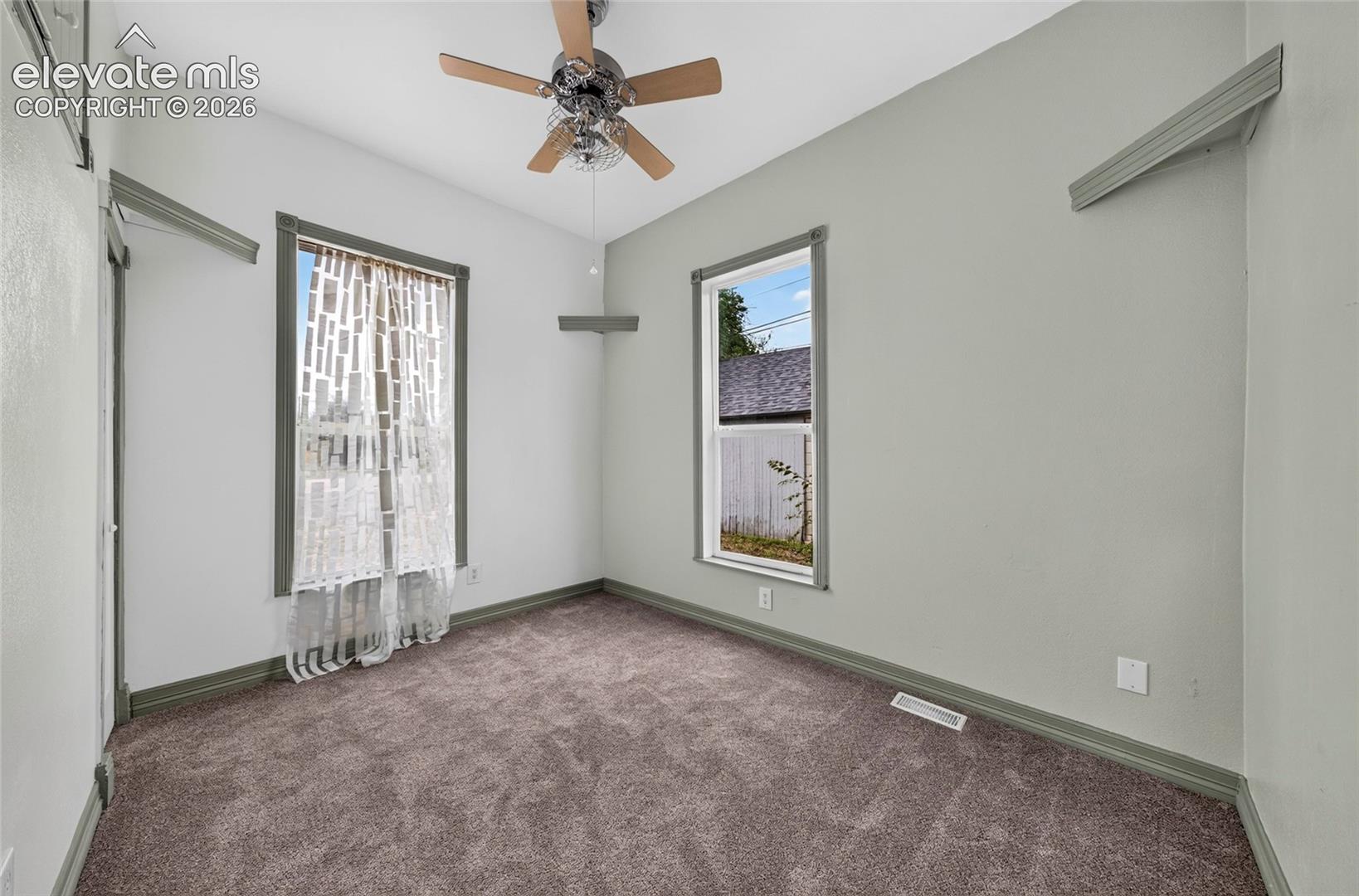 Listing photo 12 for 121 W Missouri Avenue