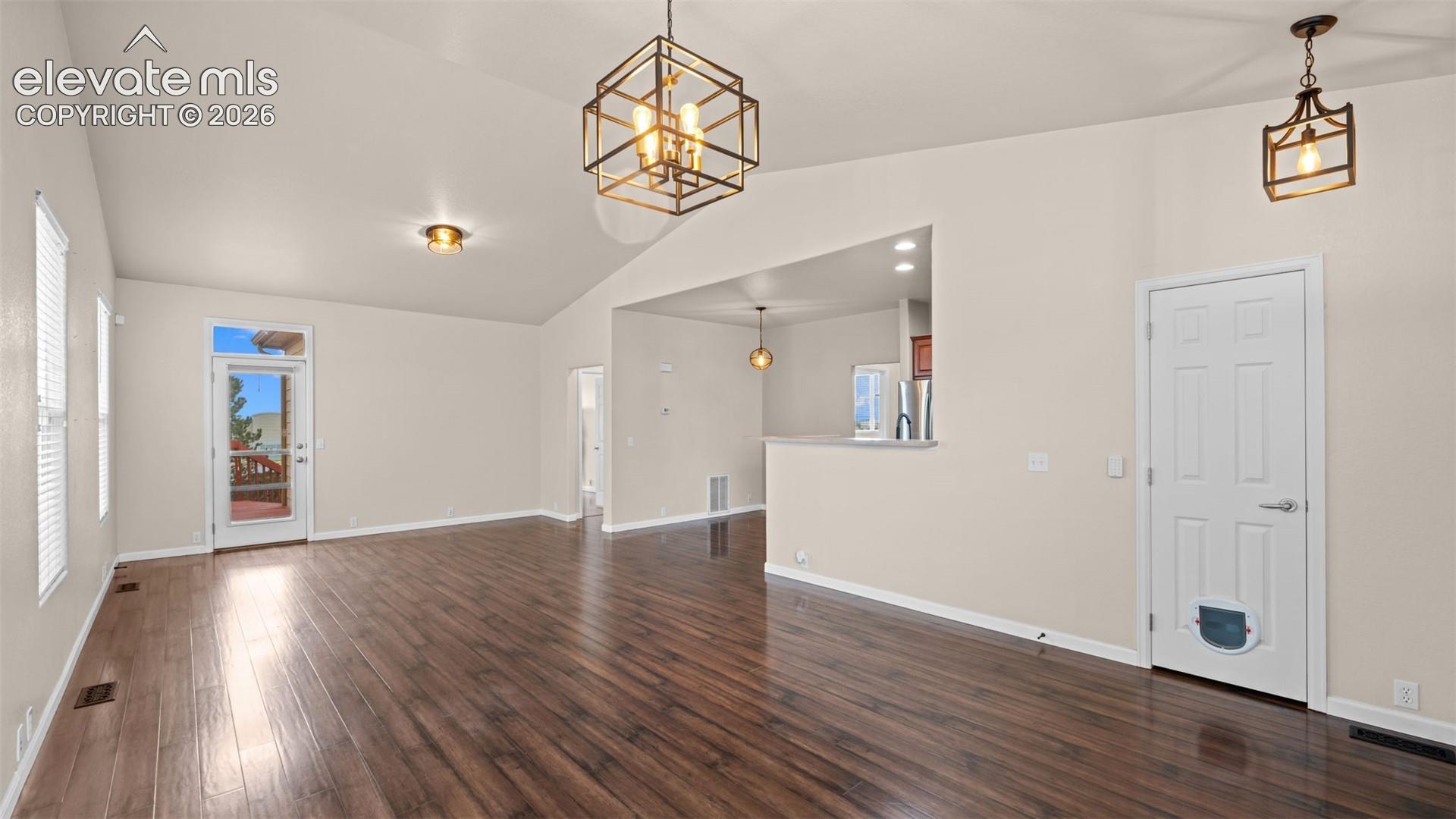 Listing photo 9 for 7514 Jaoul Point