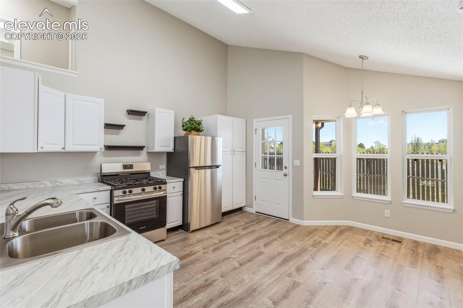 Listing photo 12 for 4537 Fenton Road
