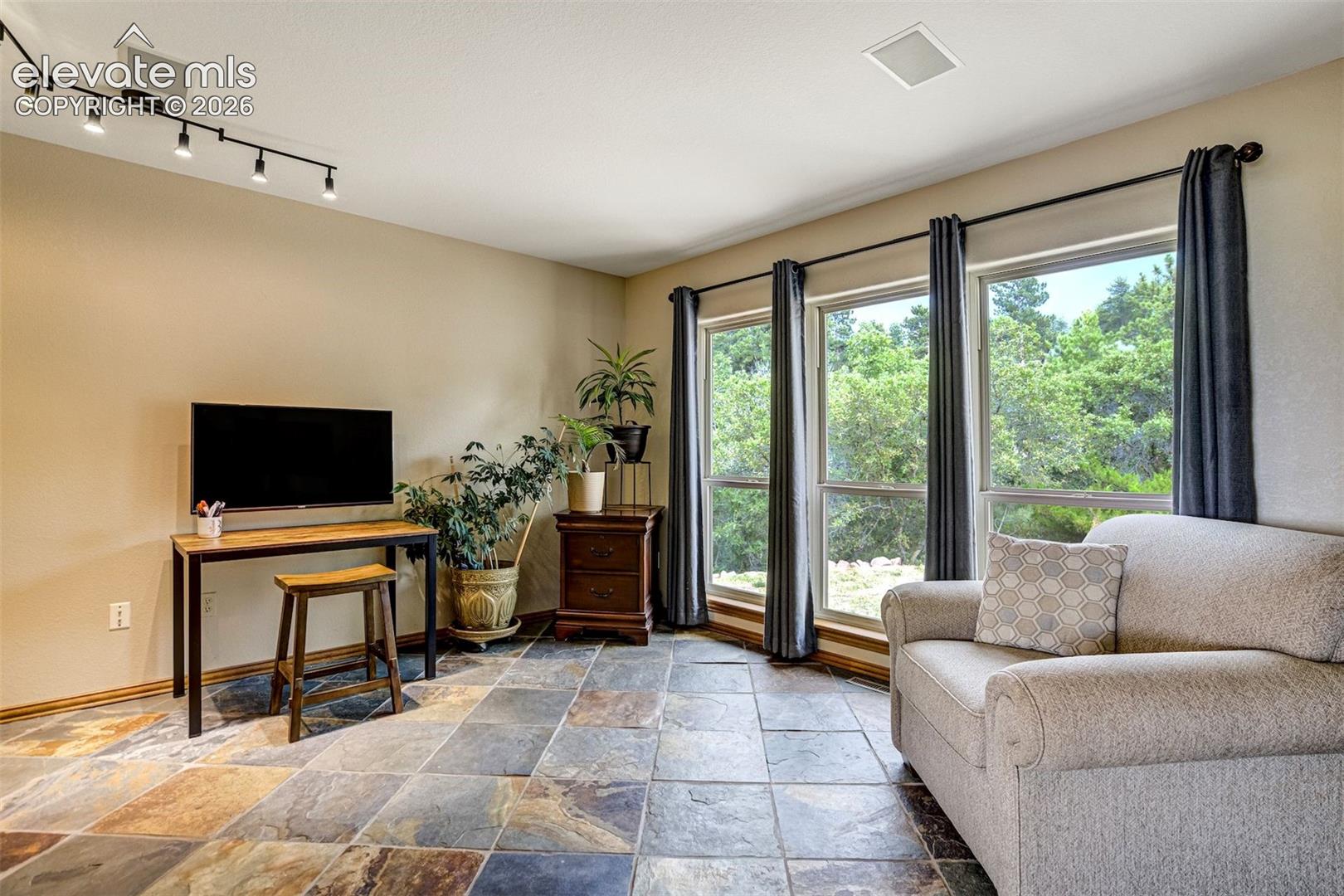 Listing photo 7 for 1851 Gore Drive
