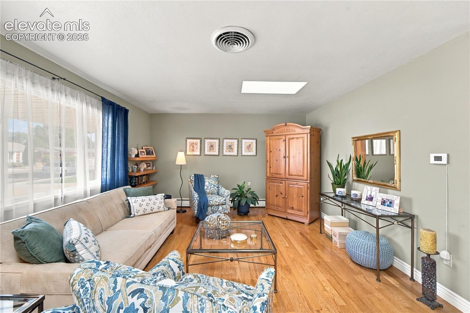 Listing photo 4 for 82 Amherst Avenue