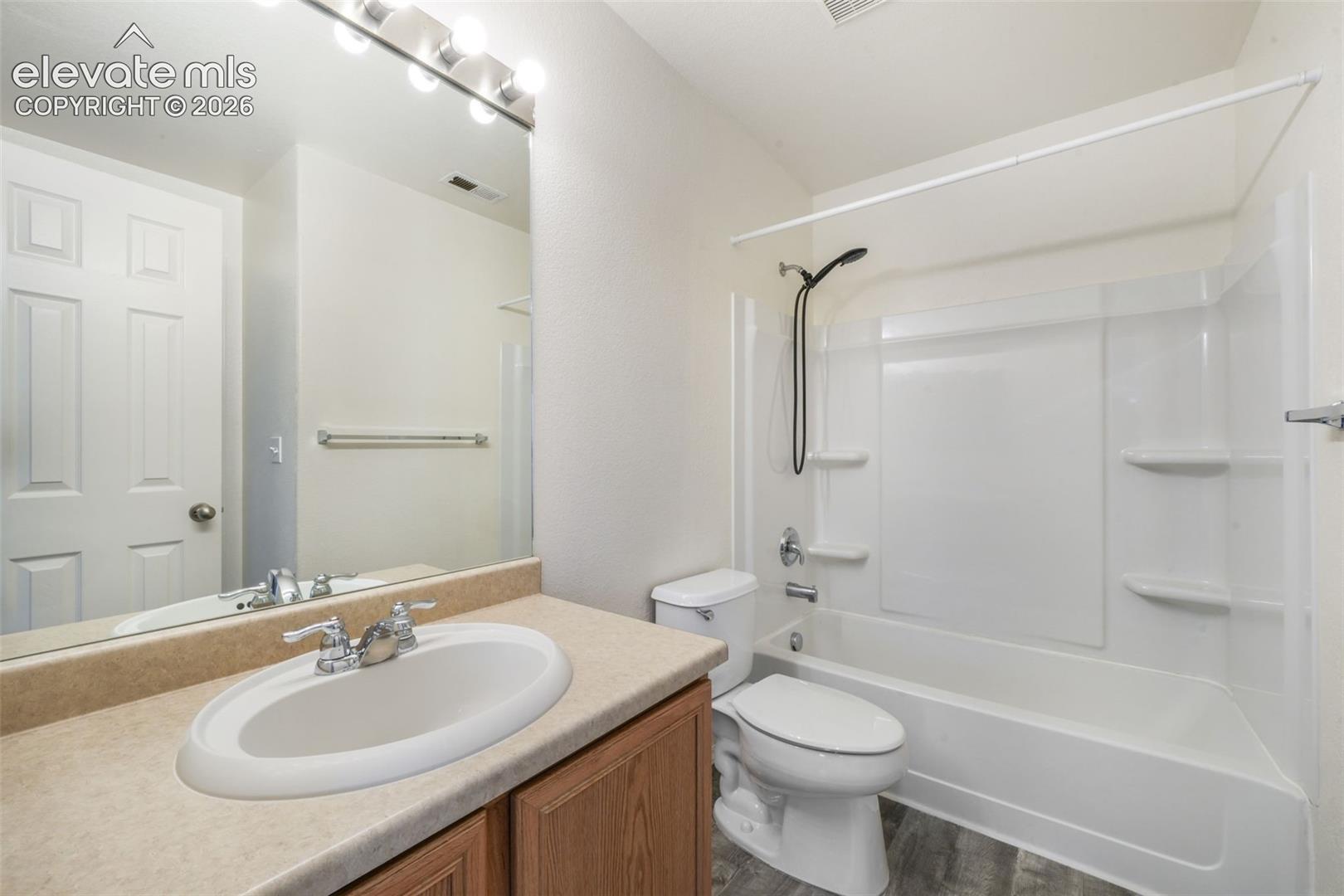 Listing photo 27 for 10513 Wells Point