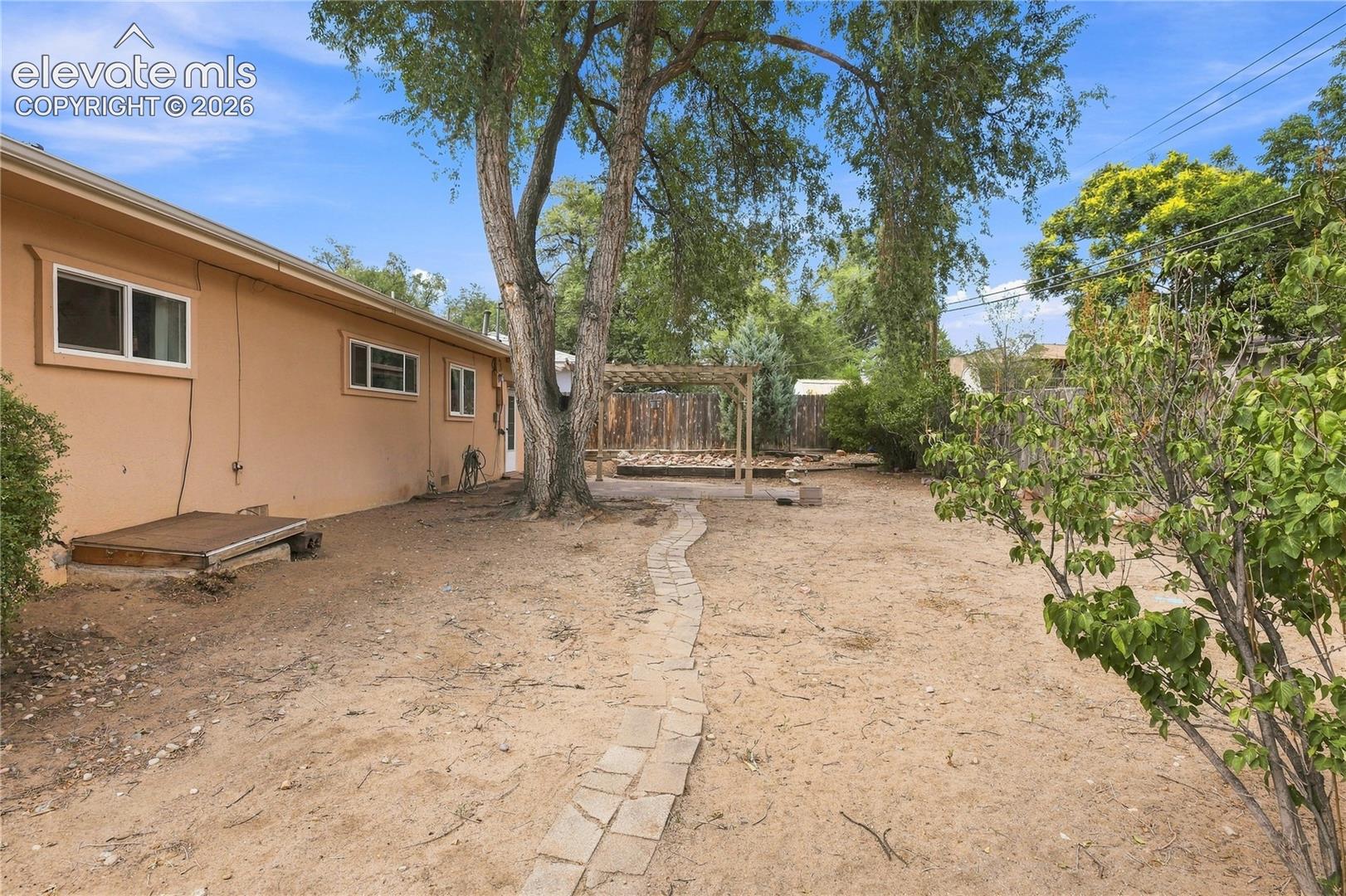 Listing photo 22 for 213 Jasper Drive