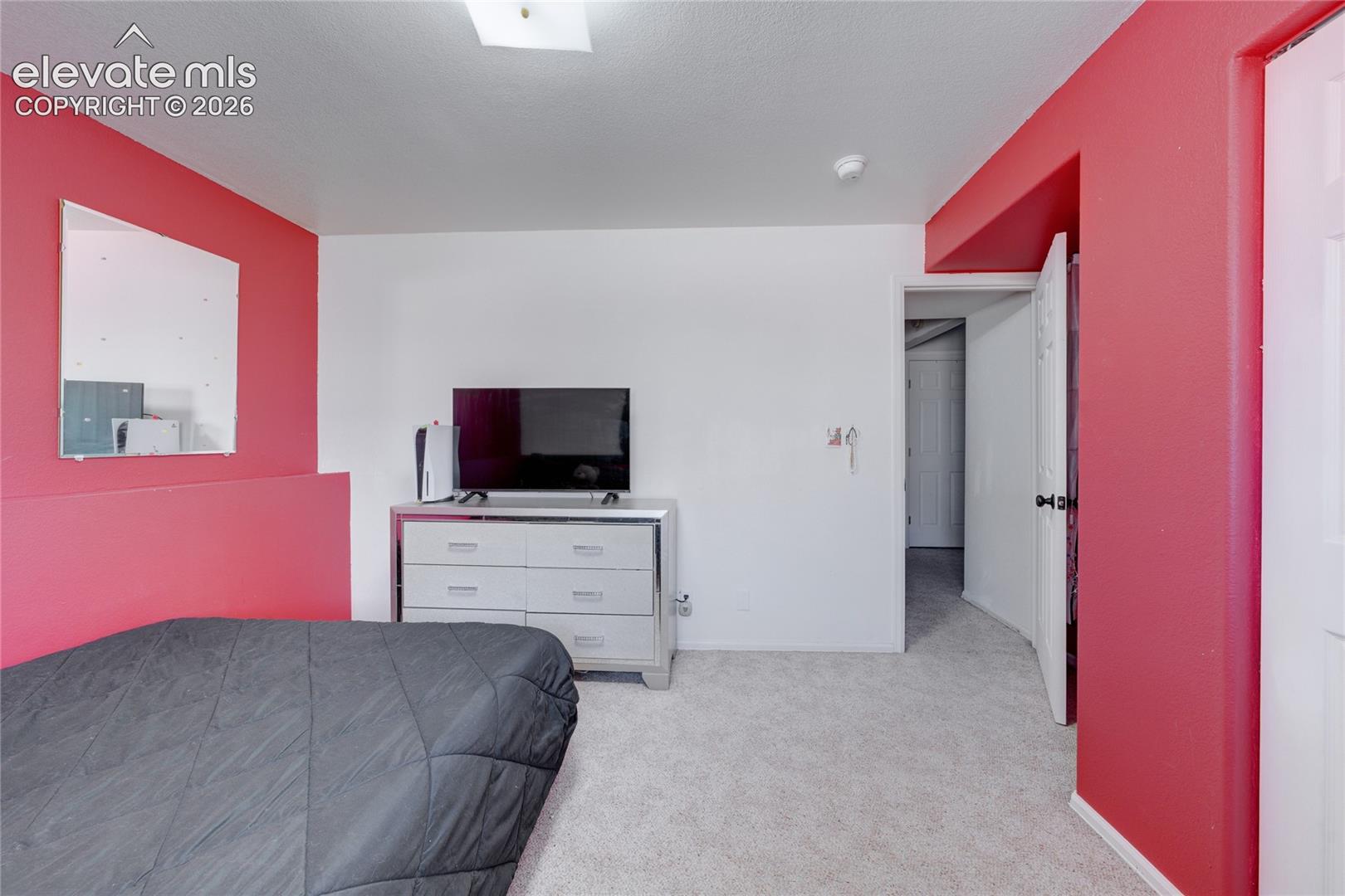 Listing photo 17 for 299 S Falcon Drive