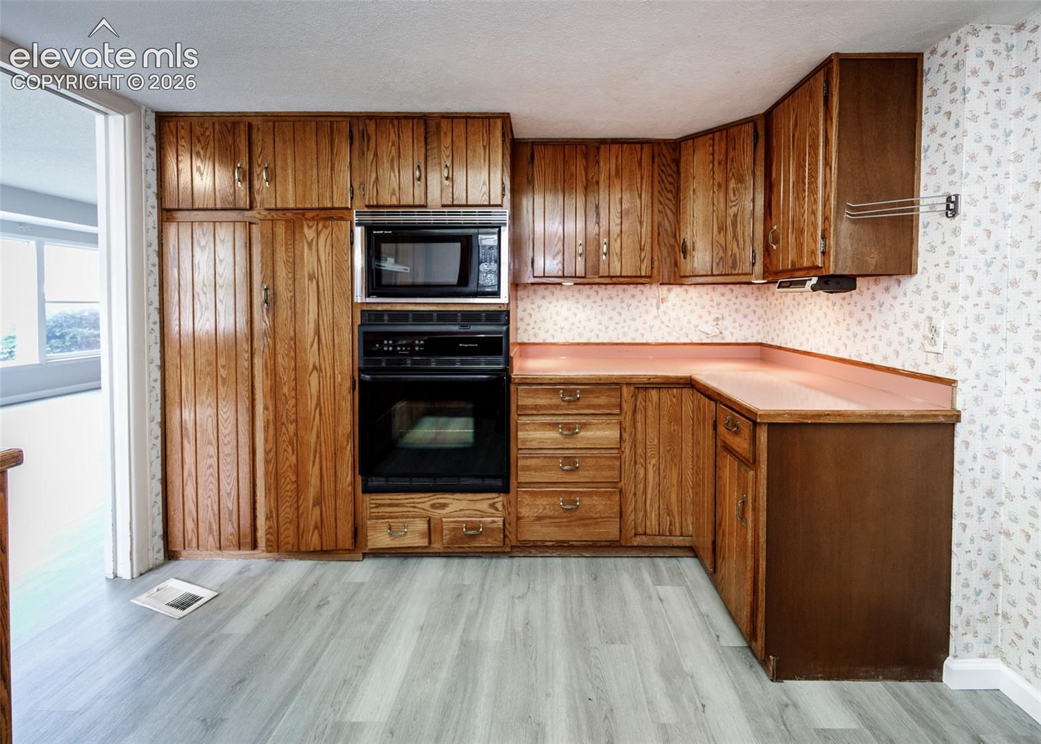 Listing photo 14 for 2203 Templeton Gap Road